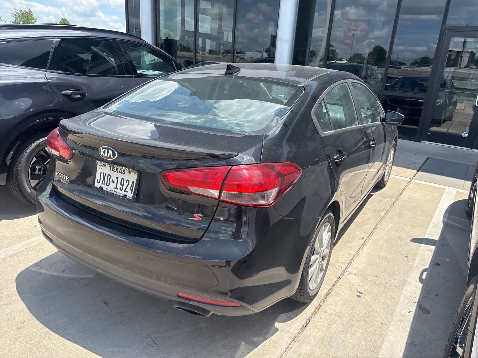 Thumbnail: 2017 Kia Forte - 6