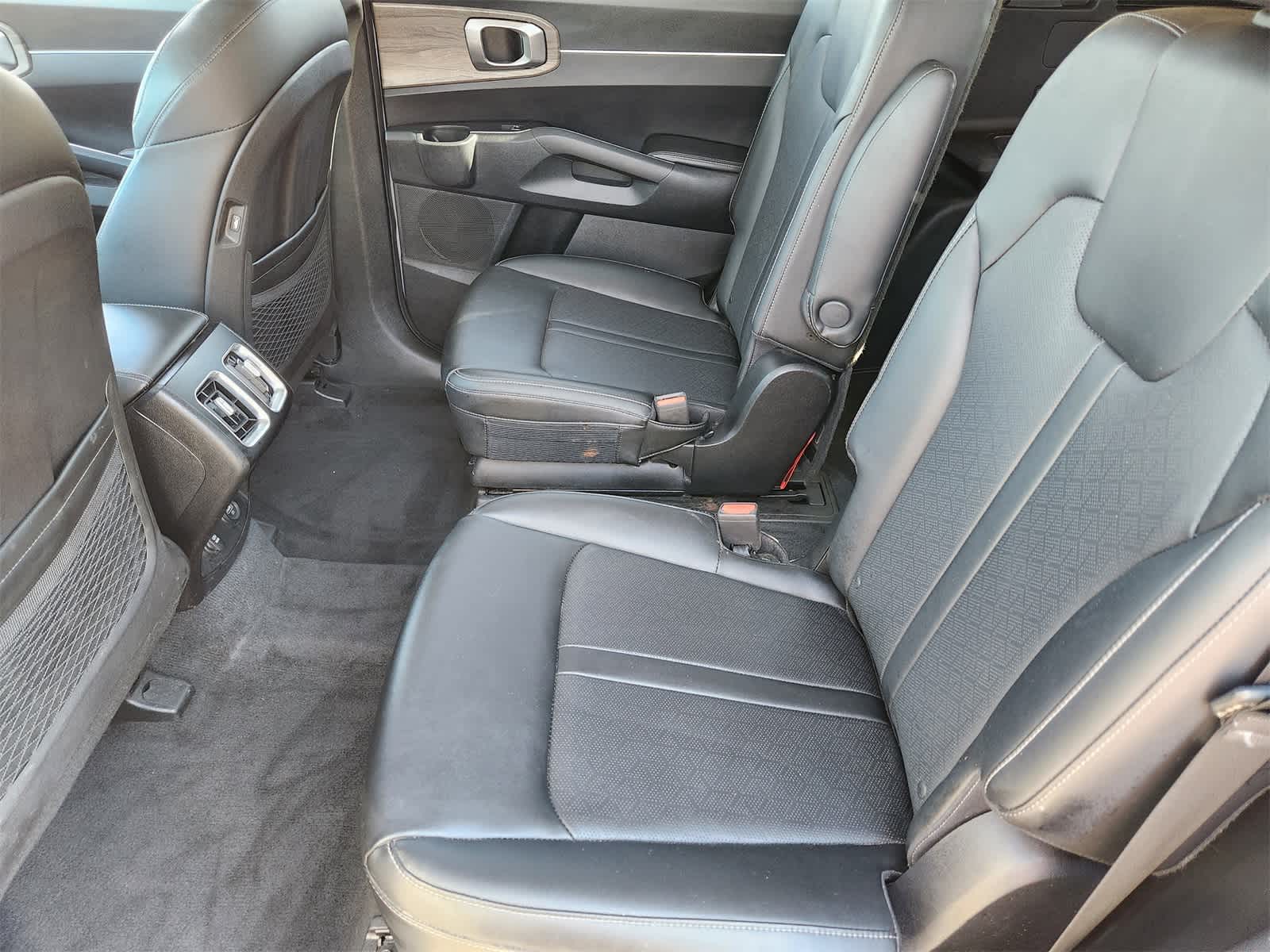 Thumbnail: 2022 Kia Sorento - 24