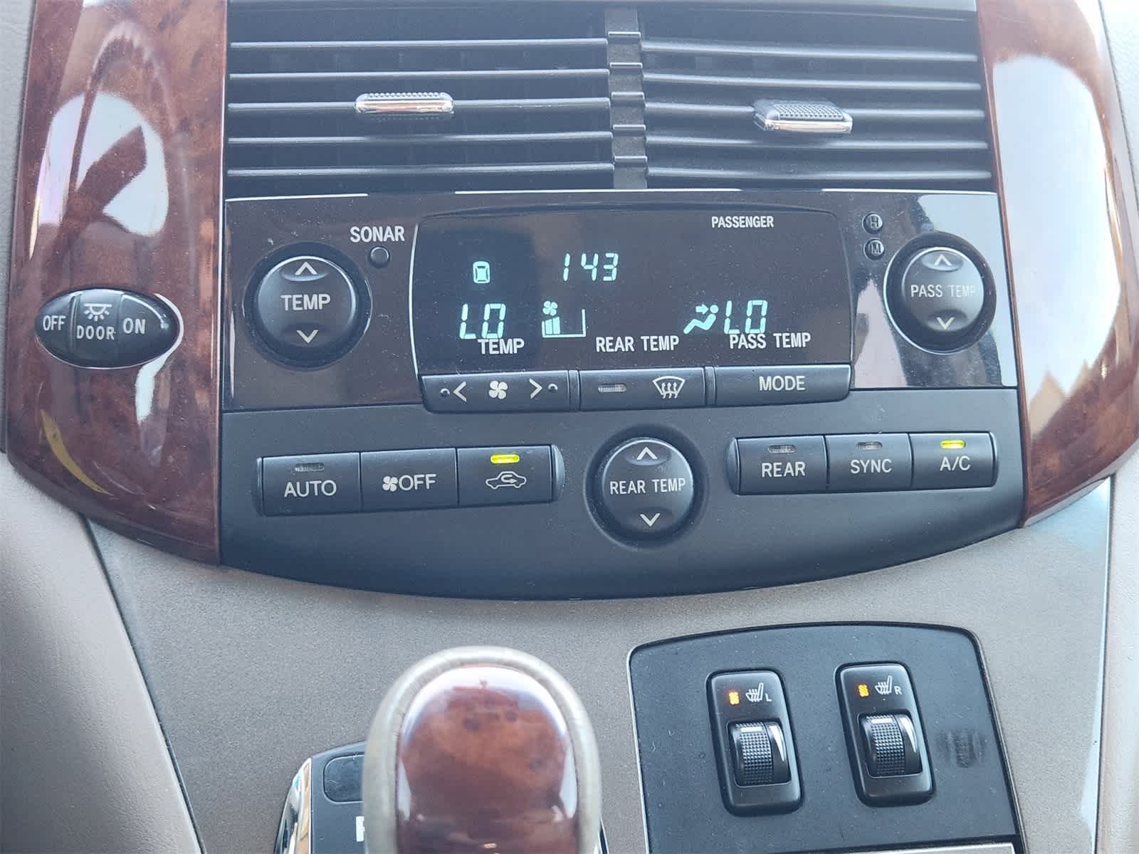 Thumbnail: 2005 Toyota Sienna - 19