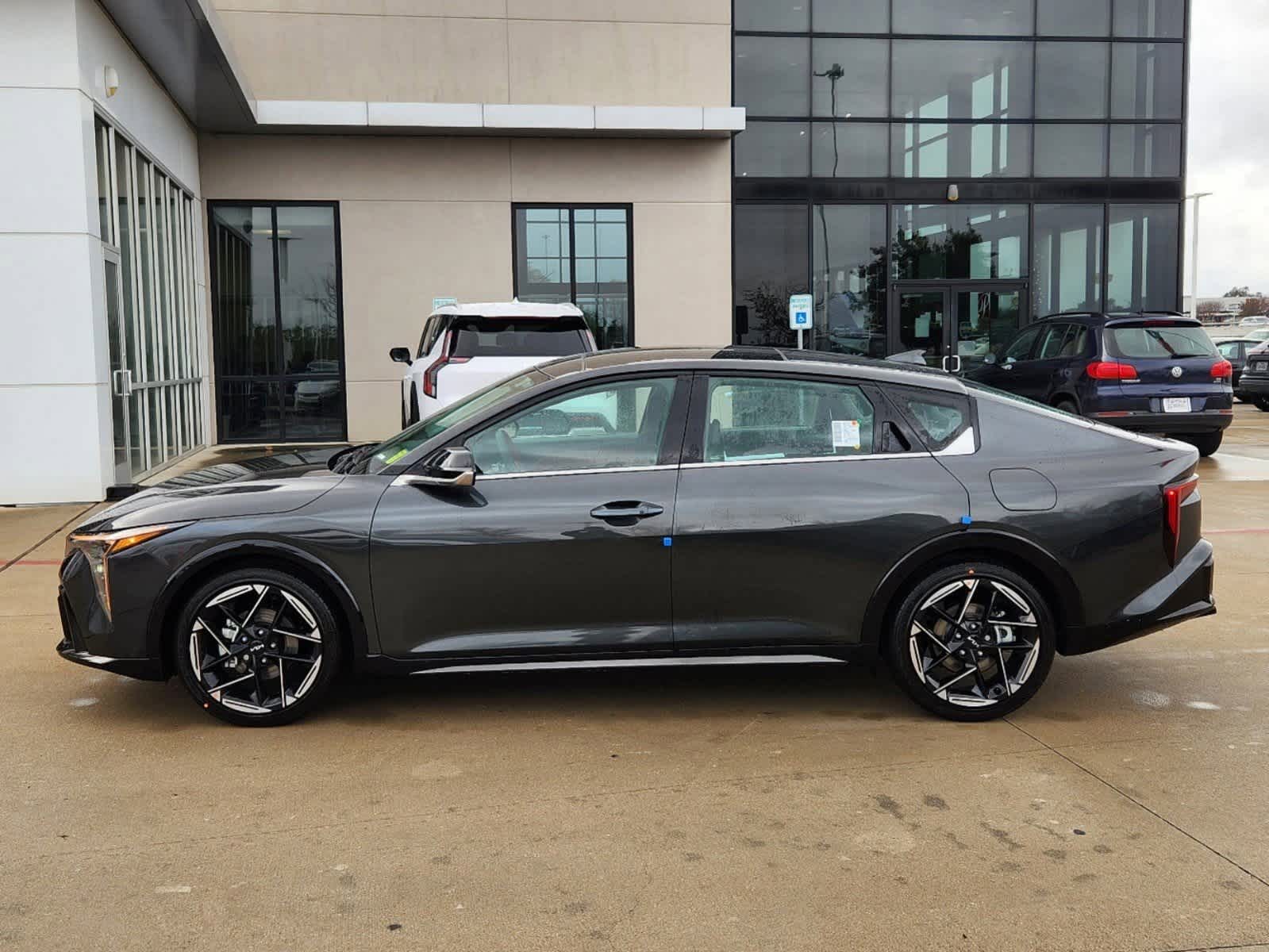 2025 Kia K4 GT-Line photo 2