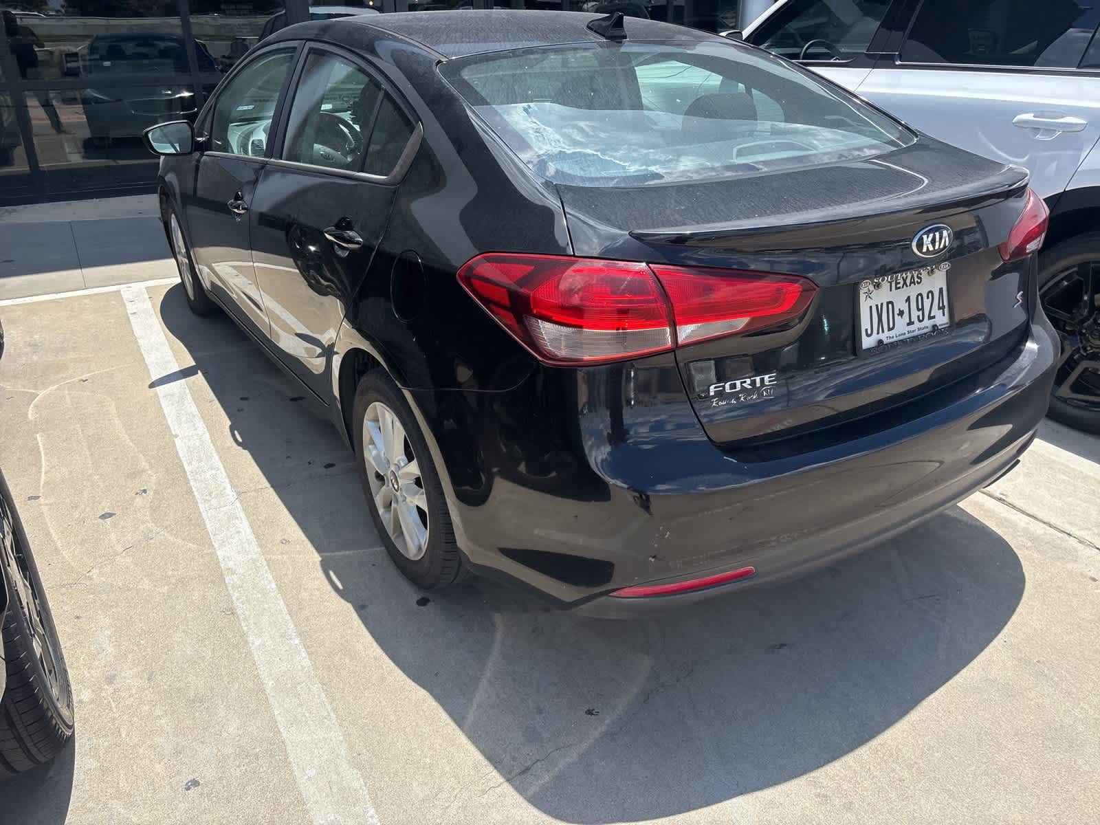 Thumbnail: 2017 Kia Forte - 4
