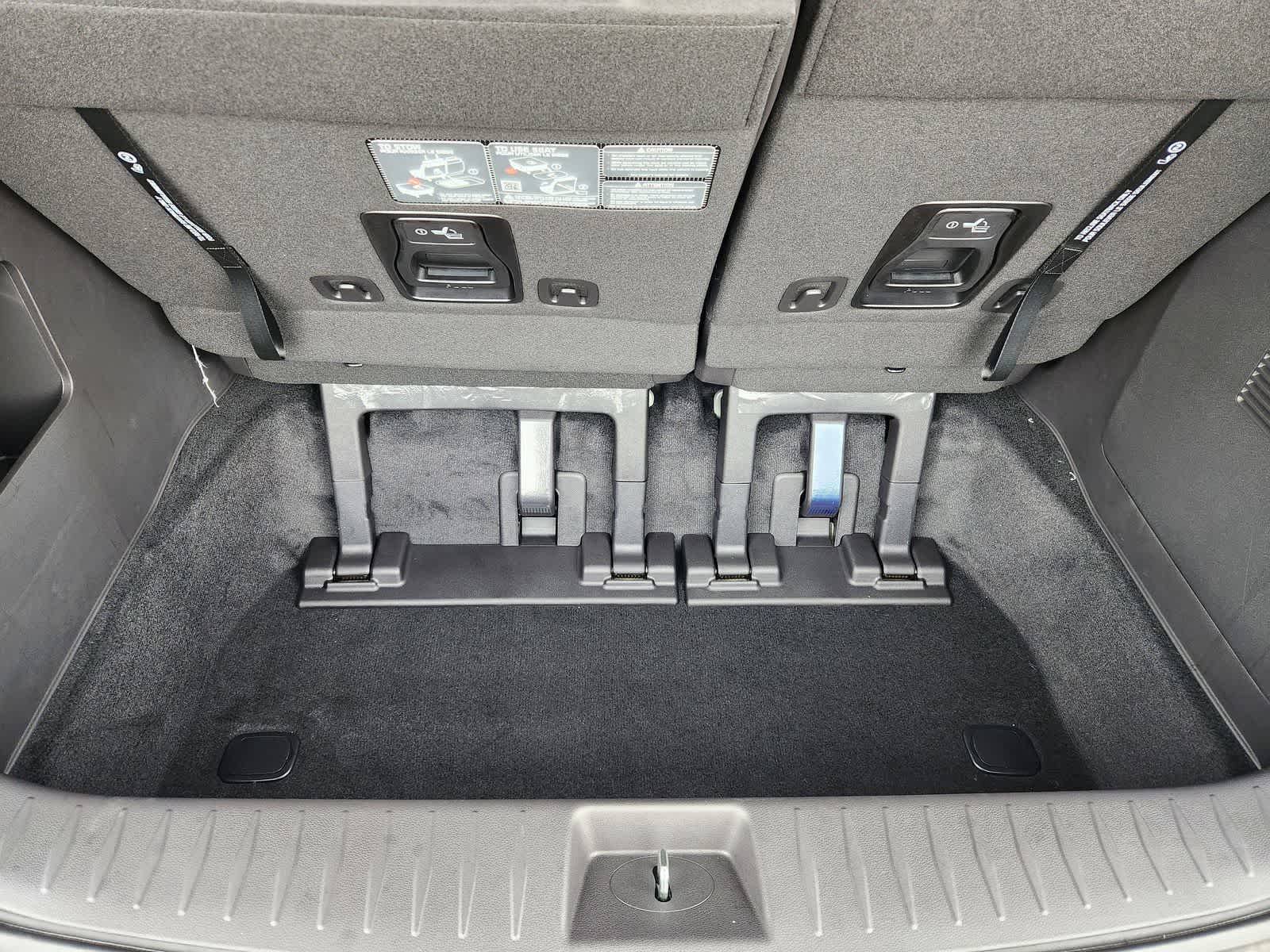 Thumbnail: 2026 Kia Carnival - 24