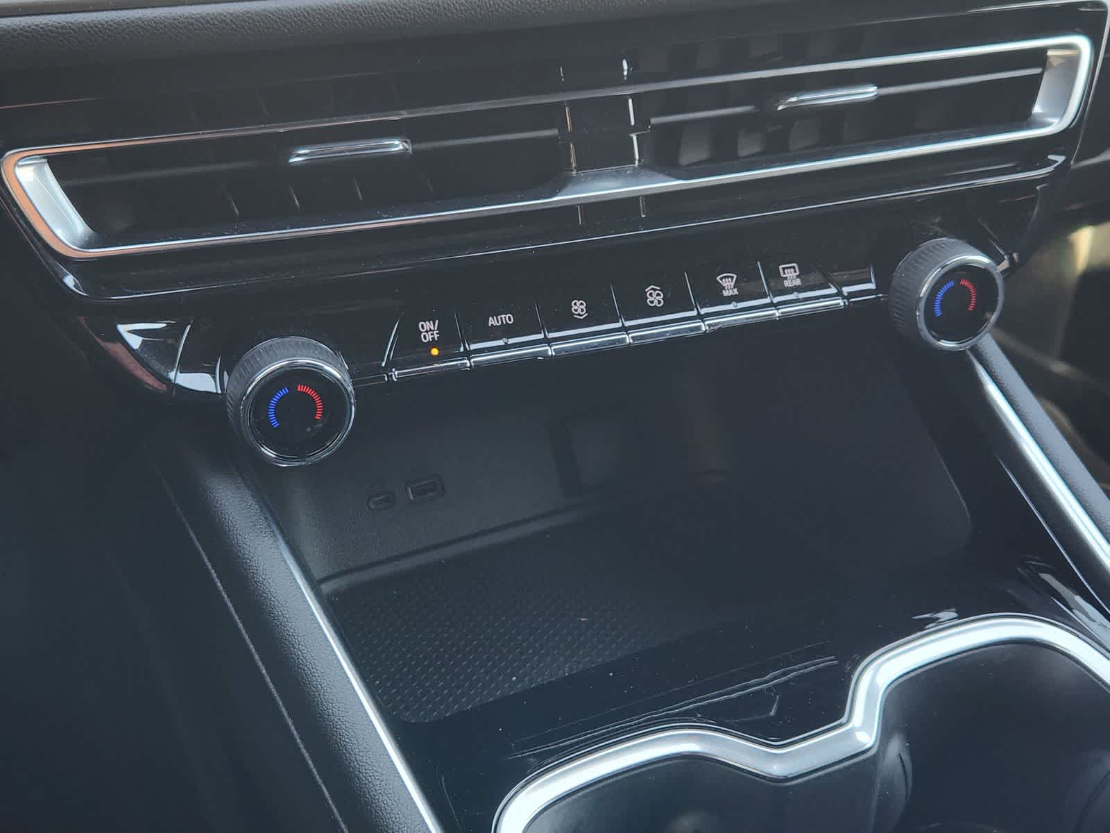 Thumbnail: 2024 Chevrolet Traverse - 18