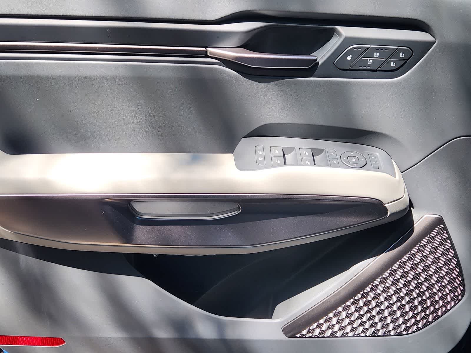 Thumbnail: 2026 Kia EV9 - 20