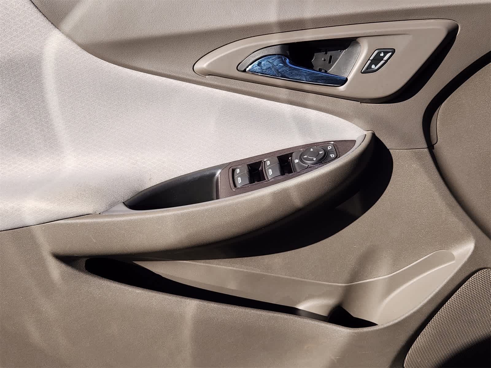 Thumbnail: 2022 Chevrolet Malibu - 22