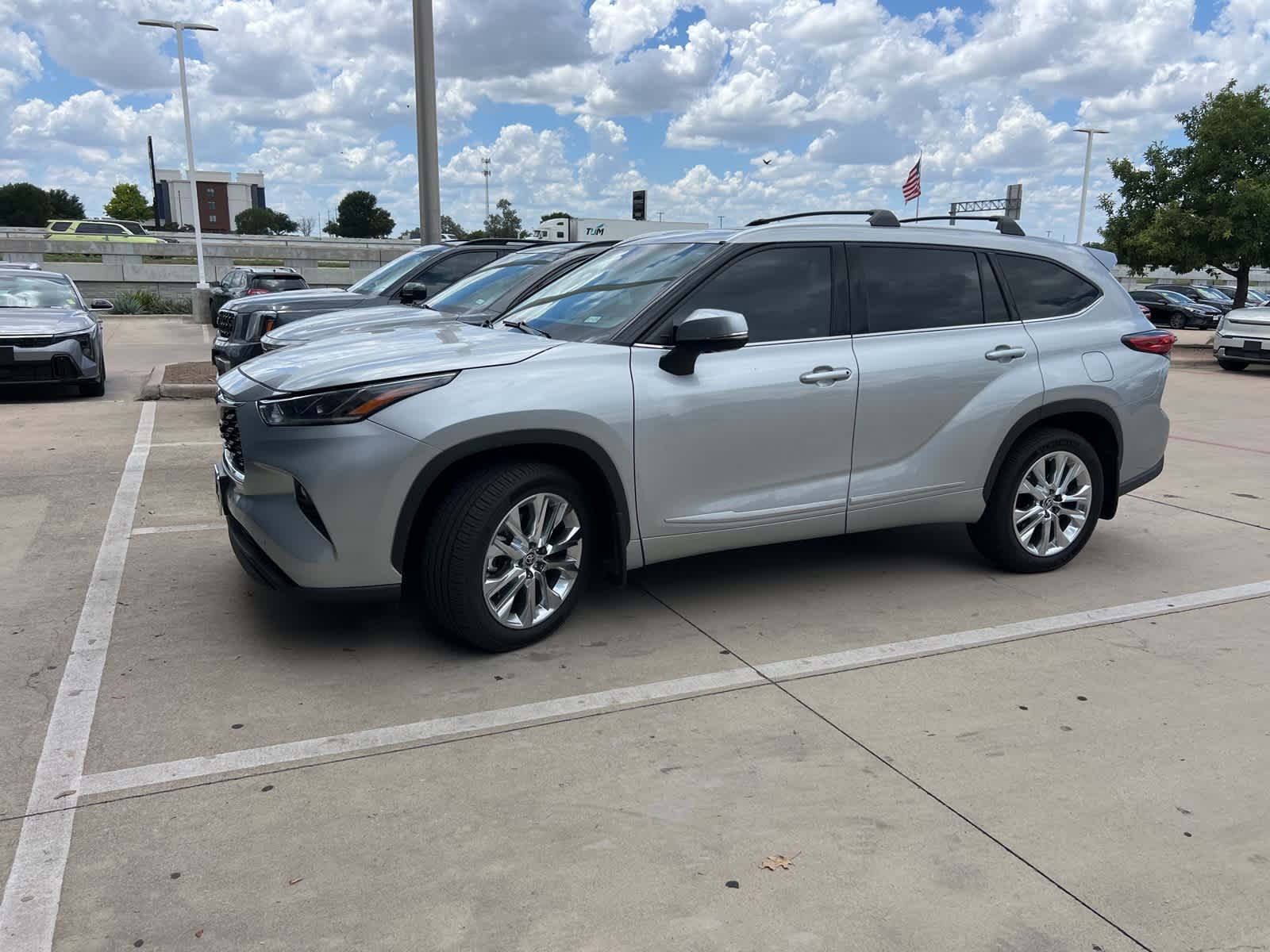 Thumbnail: 2020 Toyota Highlander - 2