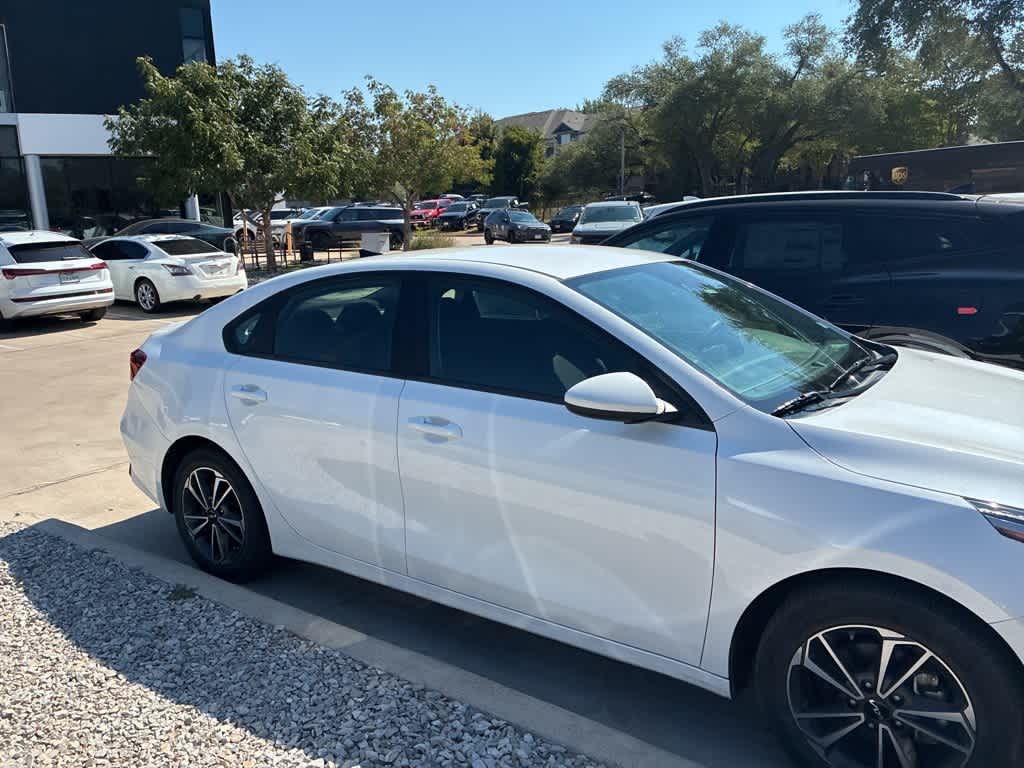 Thumbnail: 2023 Kia Forte - 4