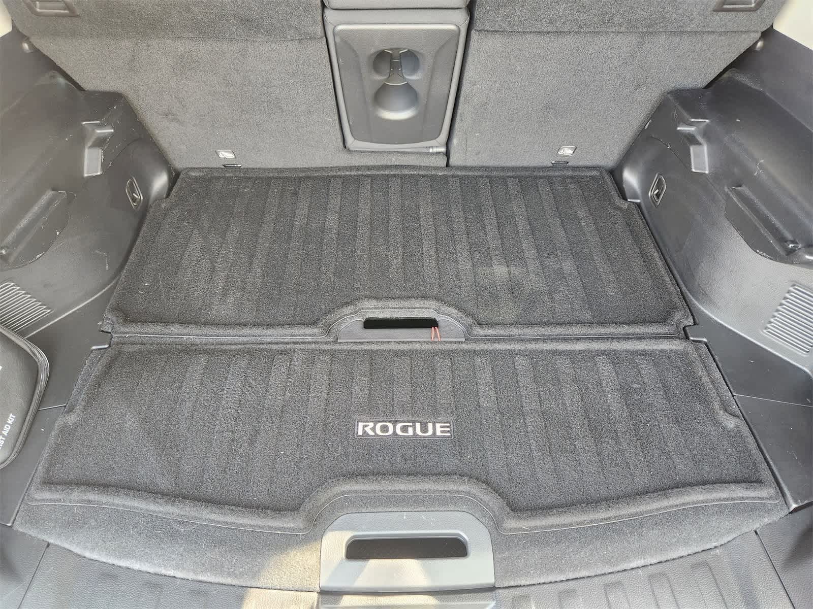 Thumbnail: 2020 Nissan Rogue - 32