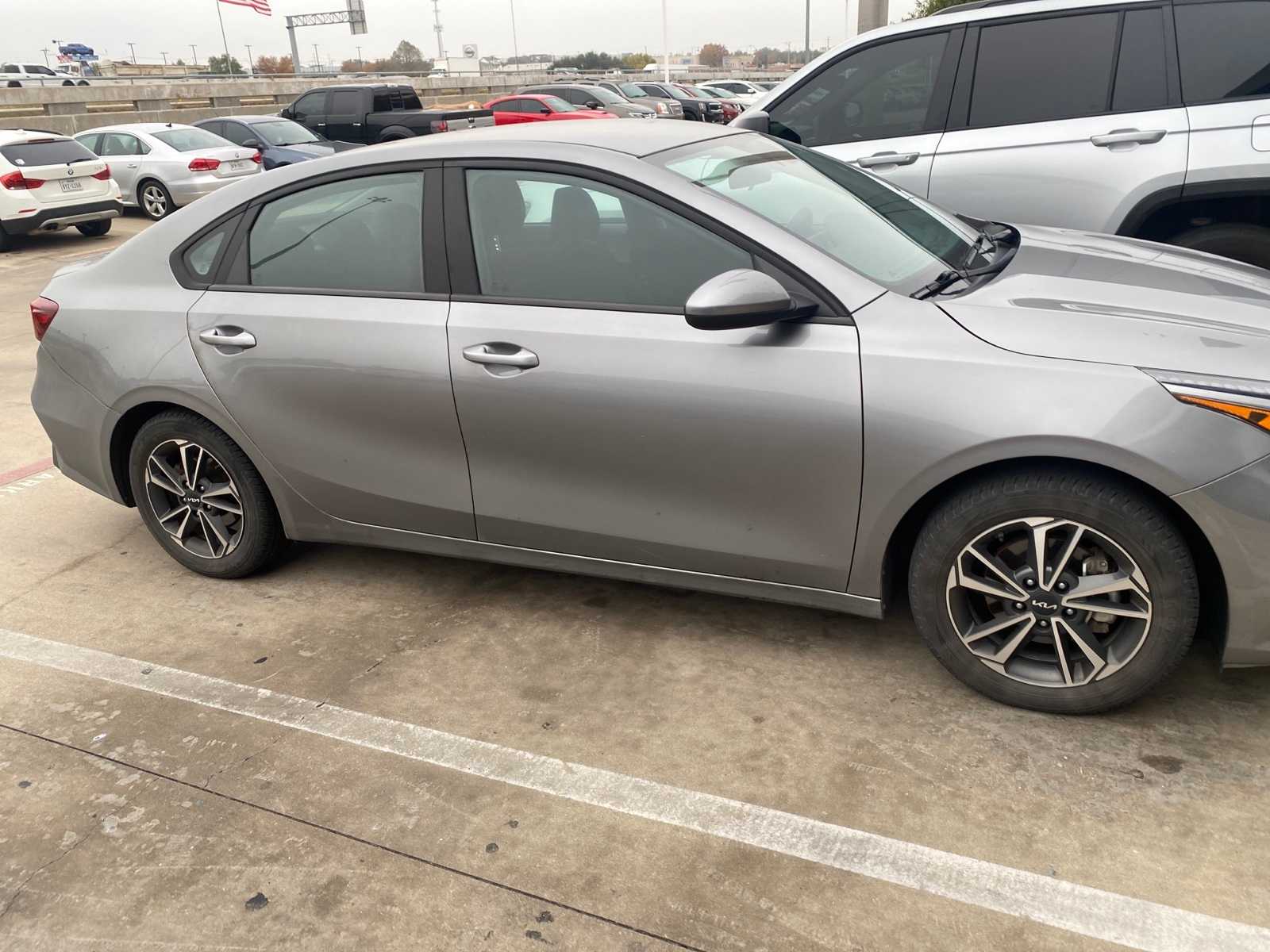 Thumbnail: 2022 Kia Forte - 4