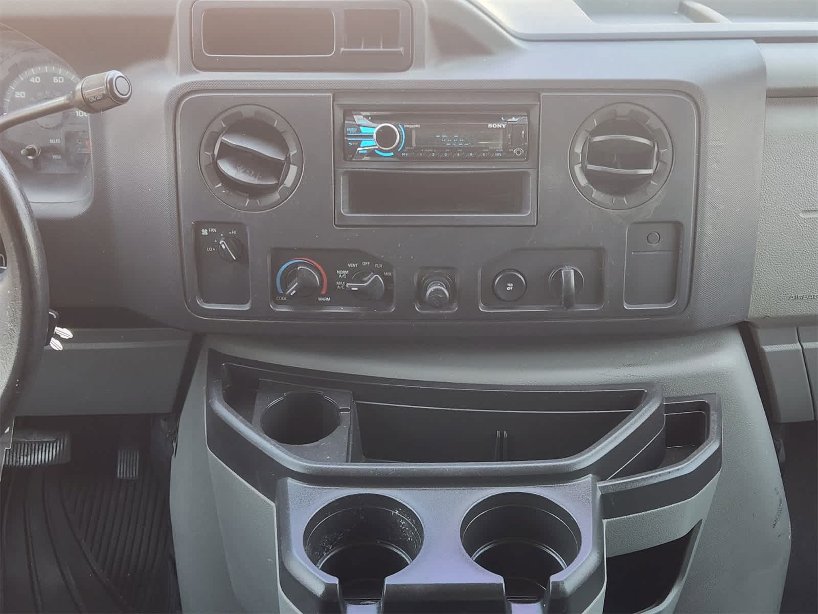 Thumbnail: 2011 Ford Econoline - 17