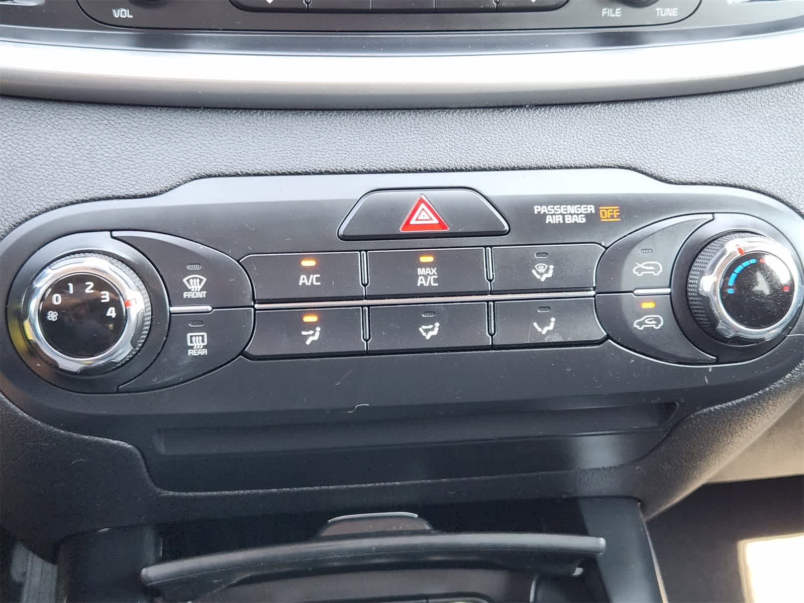 Thumbnail: 2016 Kia Sorento - 16