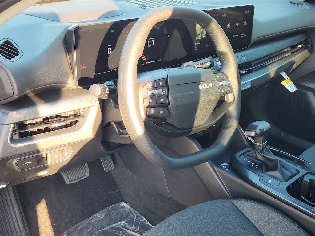 New 2025 Kia K4 LXS Sedan