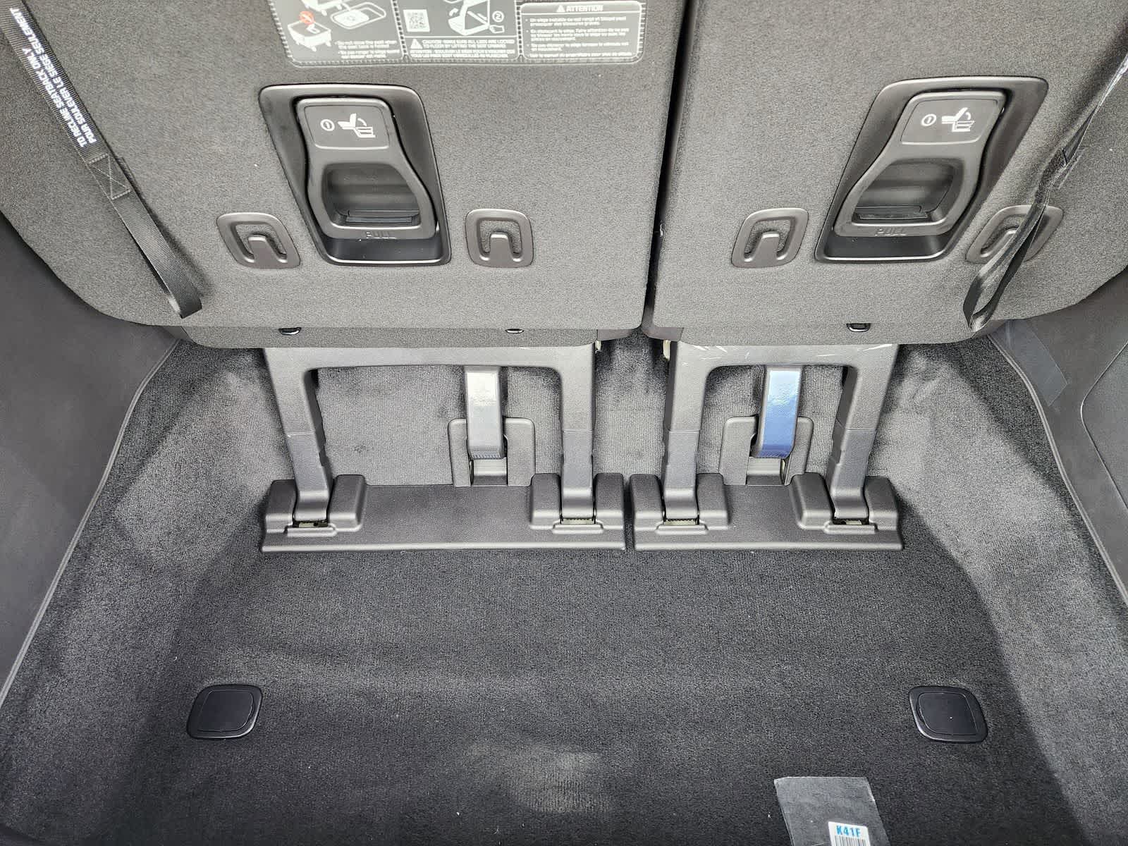 Thumbnail: 2026 Kia Carnival - 24