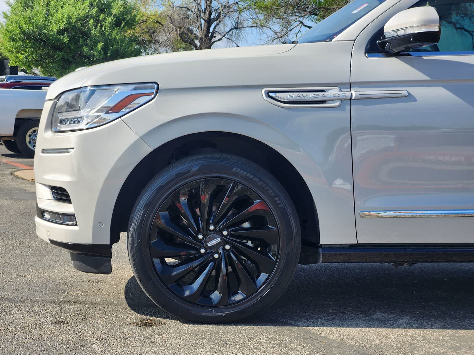 Thumbnail: 2020 Lincoln Navigator - 8