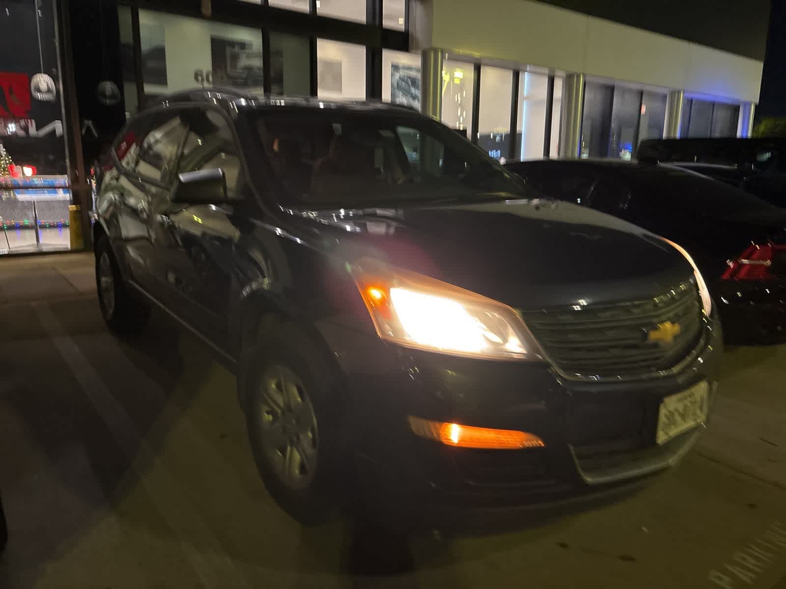 Thumbnail: 2014 Chevrolet Traverse - 3