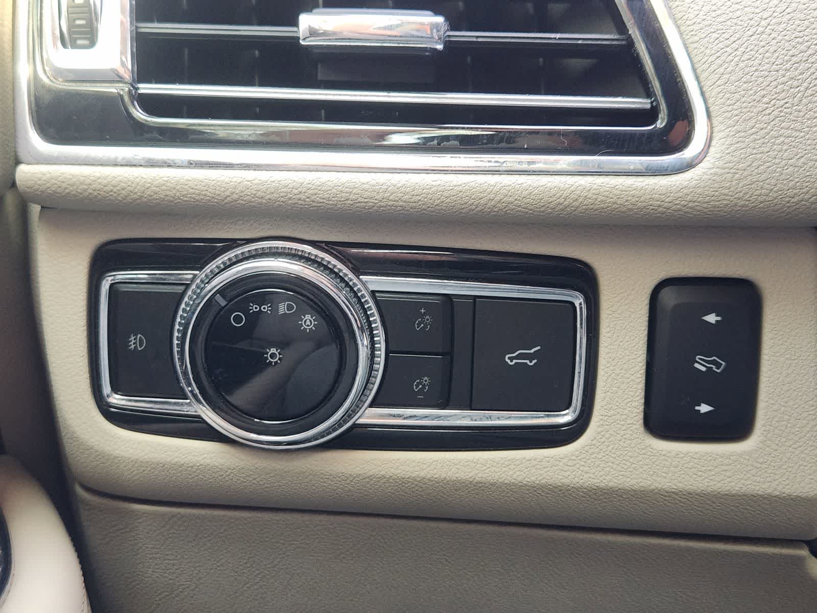 Thumbnail: 2020 Lincoln Navigator - 22