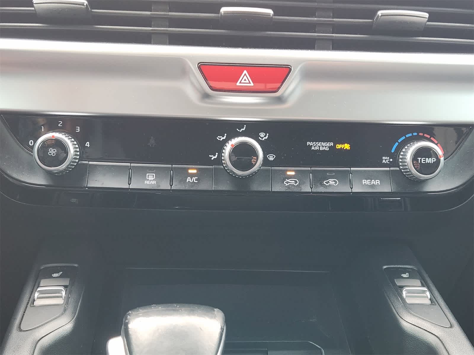 Thumbnail: 2020 Kia Telluride - 19