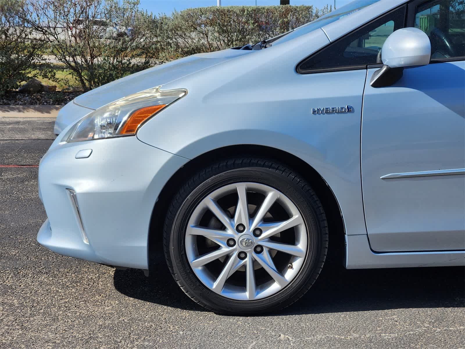 Thumbnail: 2014 Toyota Prius v - 8