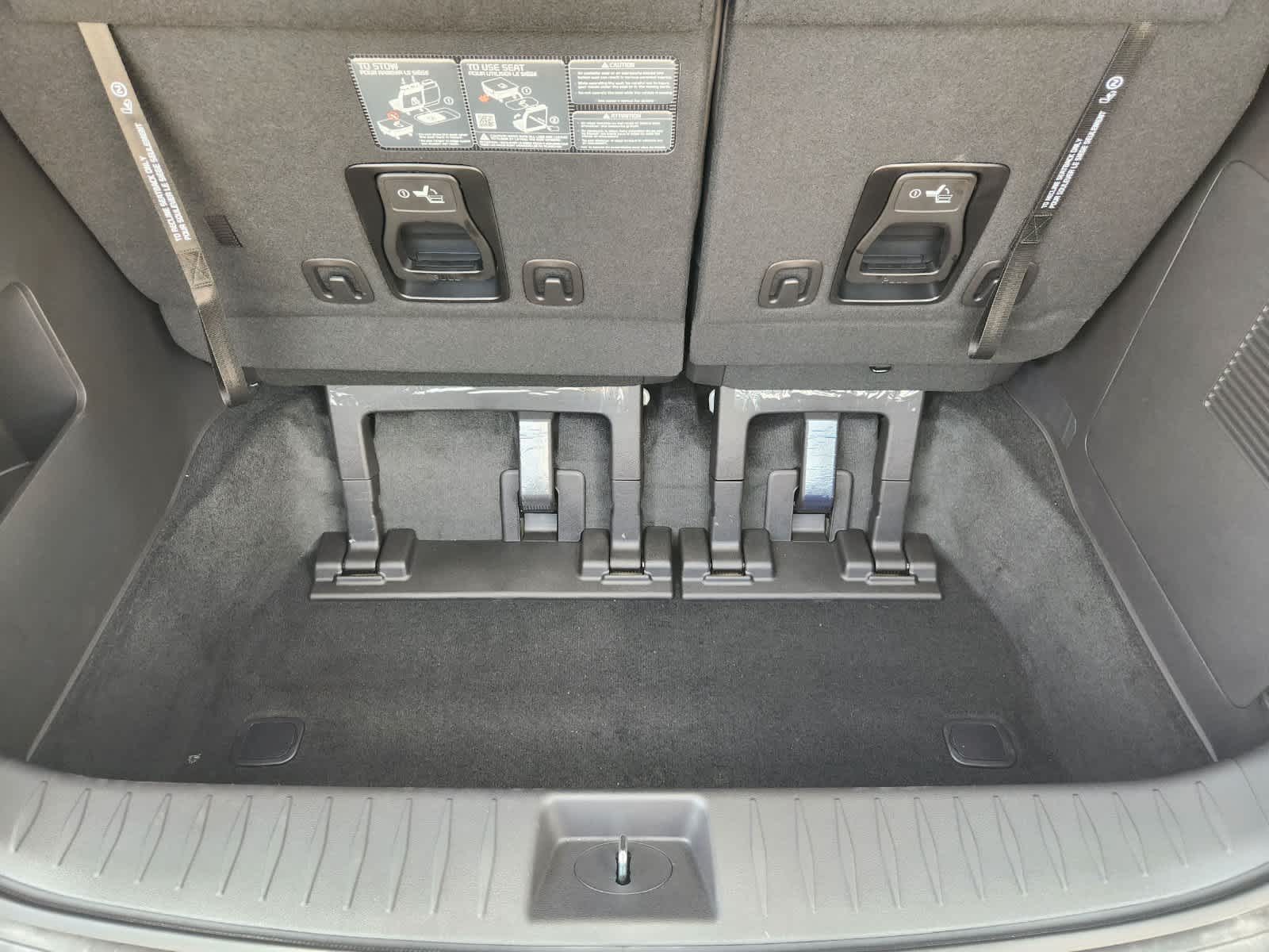 2027 Kia Carnival EX - Photo 24
