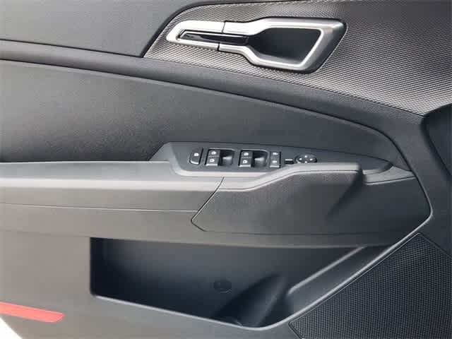 2025 Kia Sportage LX 17