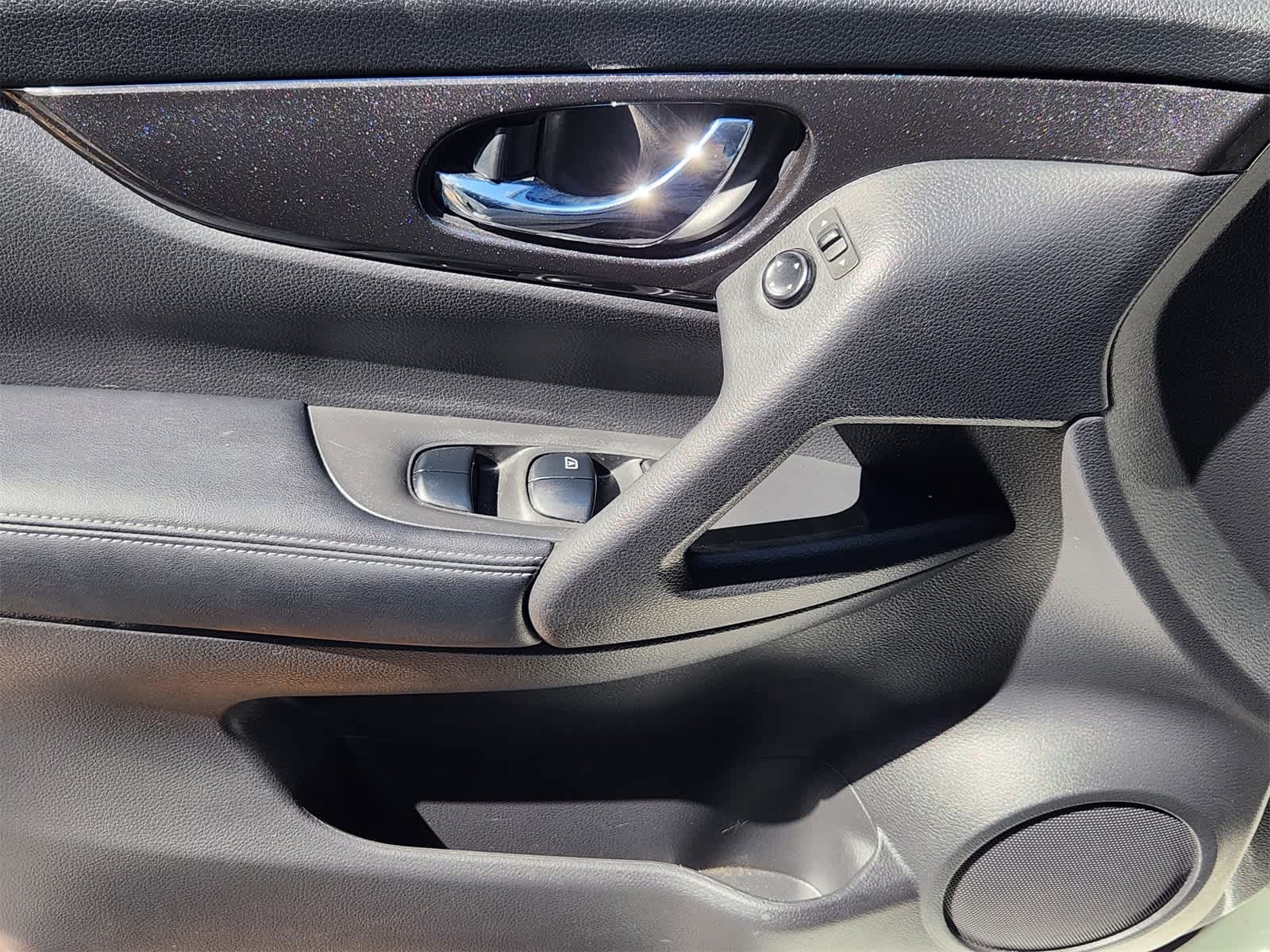 Thumbnail: 2020 Nissan Rogue - 23