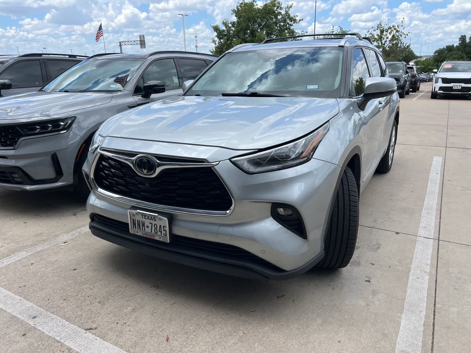 Thumbnail: 2020 Toyota Highlander - 1