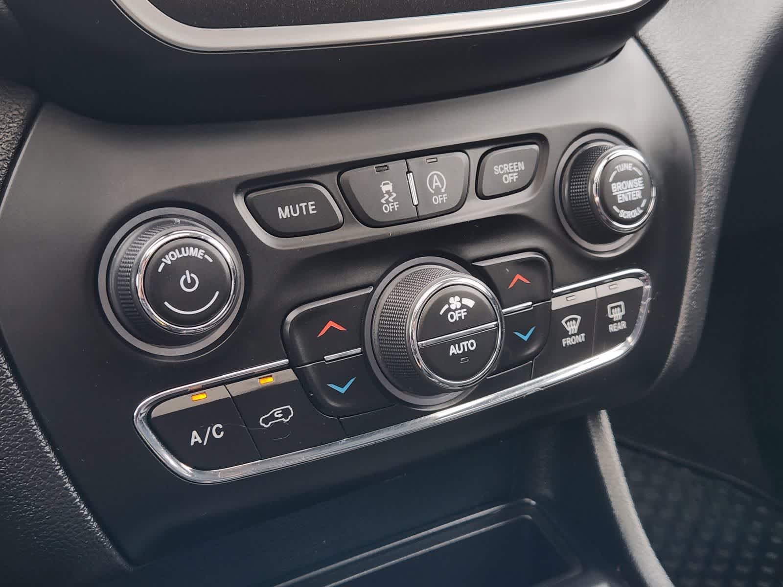 Thumbnail: 2020 Jeep Cherokee - 19