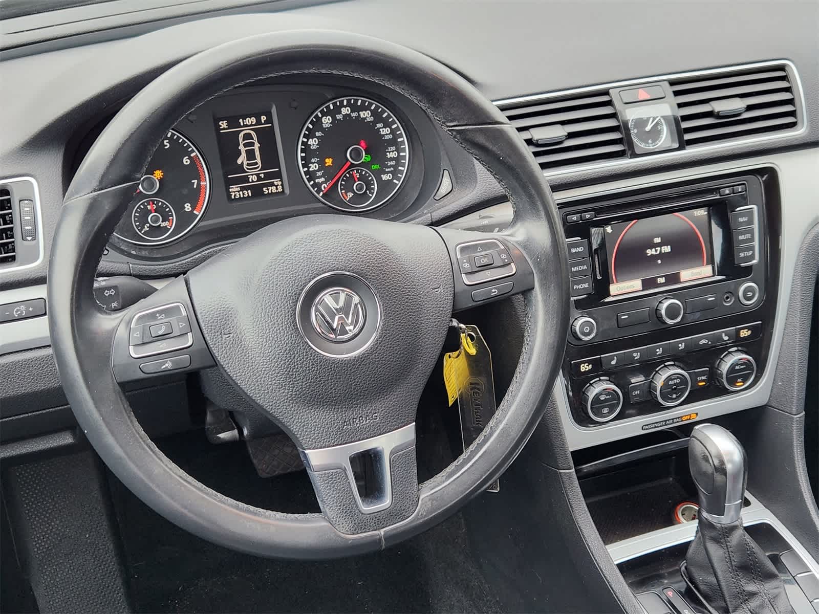 Thumbnail: 2012 Volkswagen Passat - 24