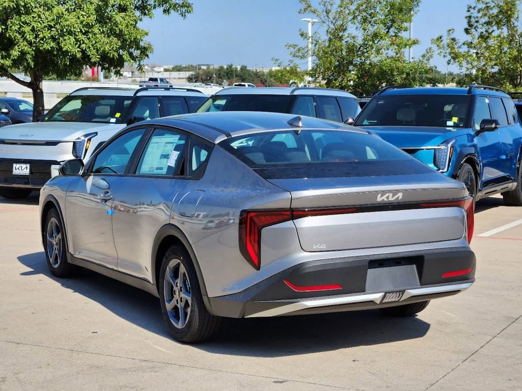 New 2025 Kia K4 LXS Sedan