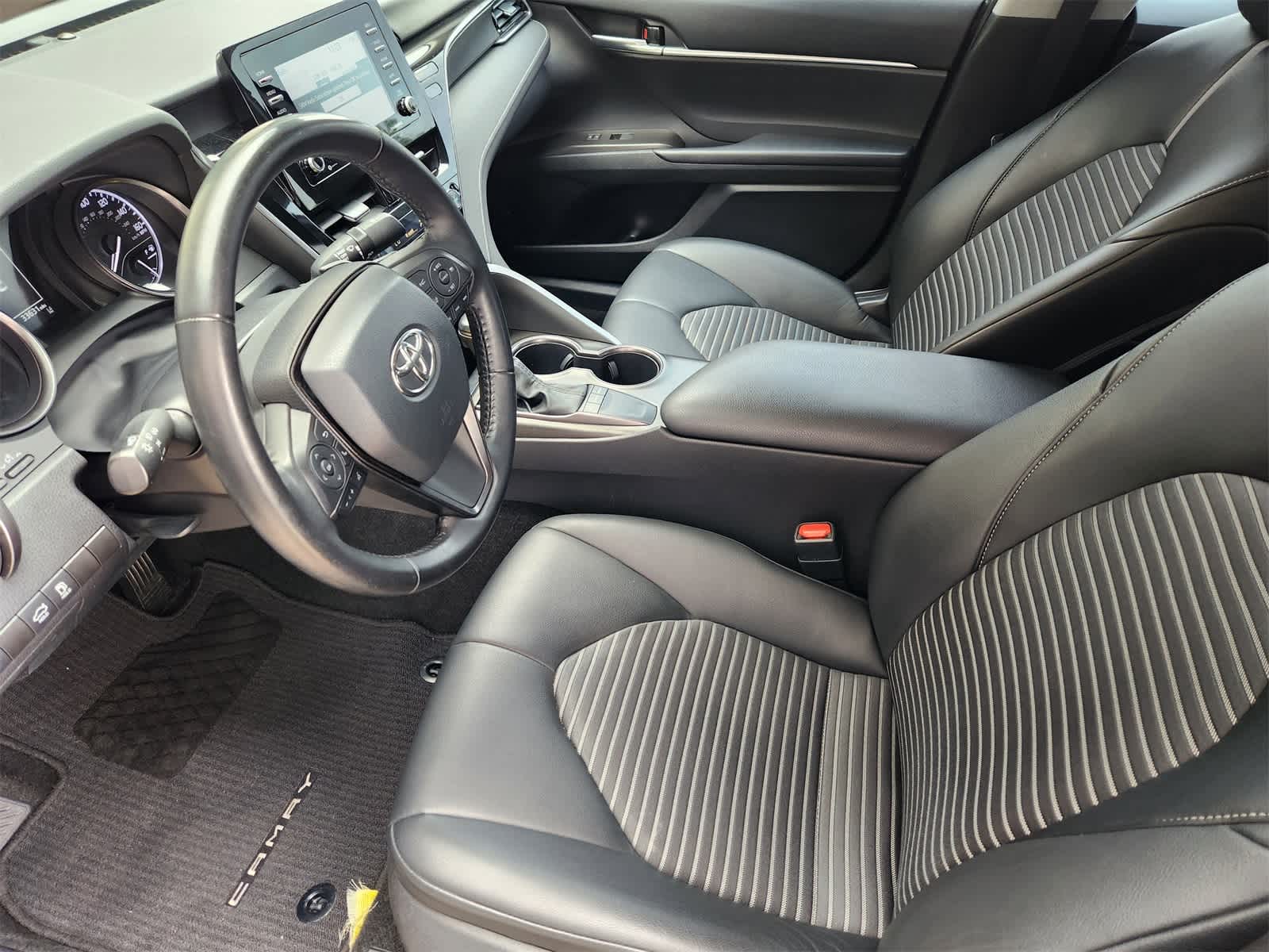 Used 2022 Toyota Camry SE with VIN 4T1G11AK8NU631723 for sale in Round Rock, TX