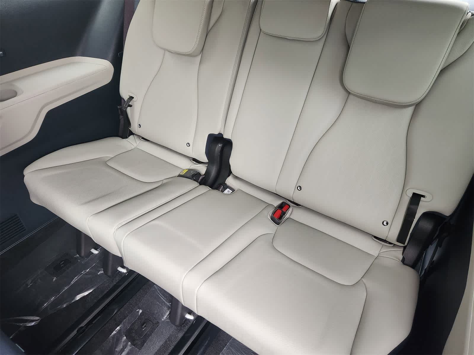 Thumbnail: 2026 Kia Carnival - 25