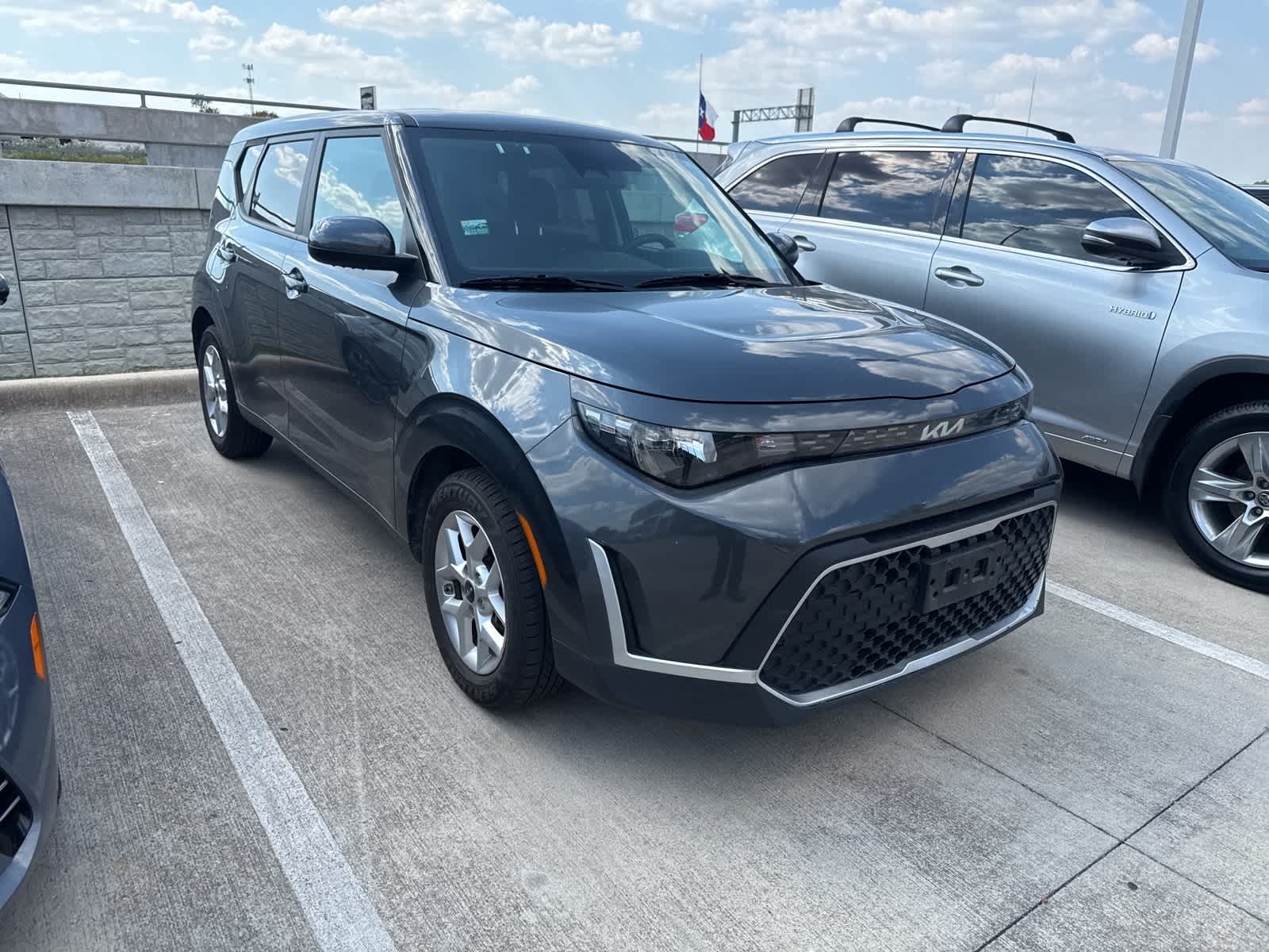 2024 Kia Soul LX photo 3