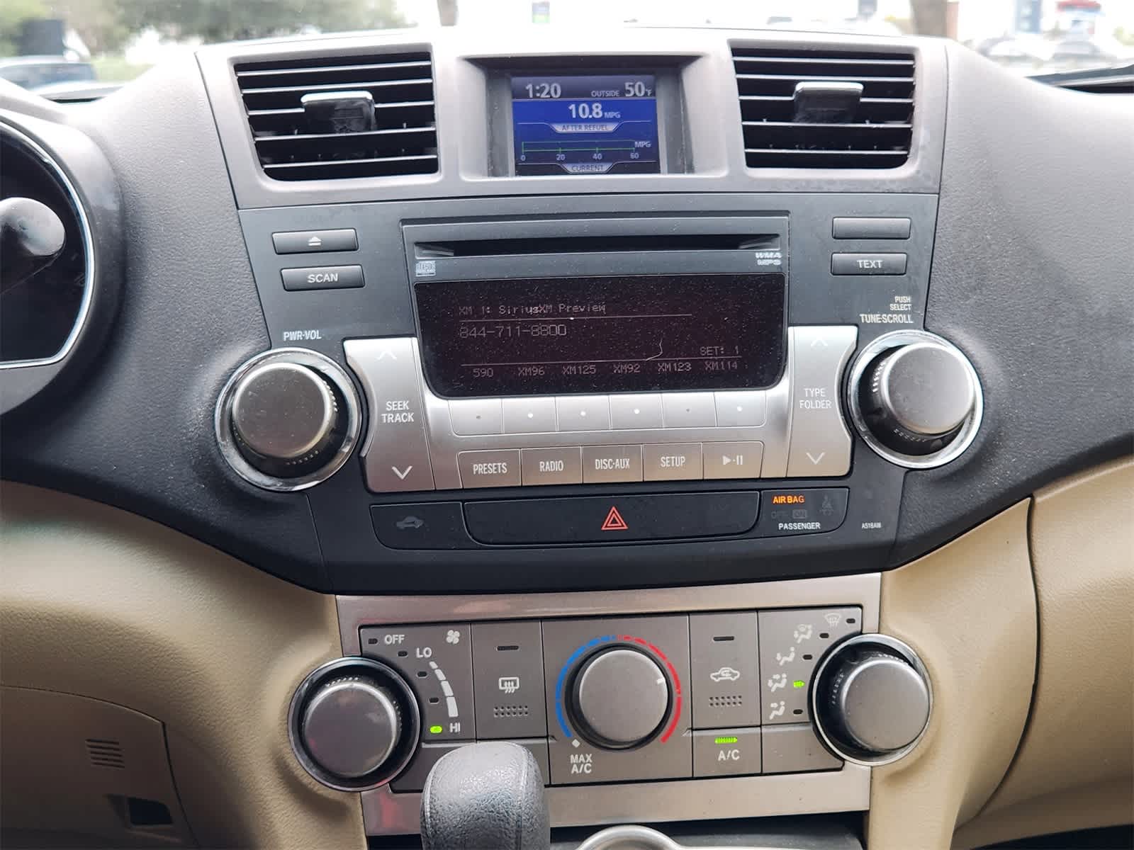 Thumbnail: 2012 Toyota Highlander - 17