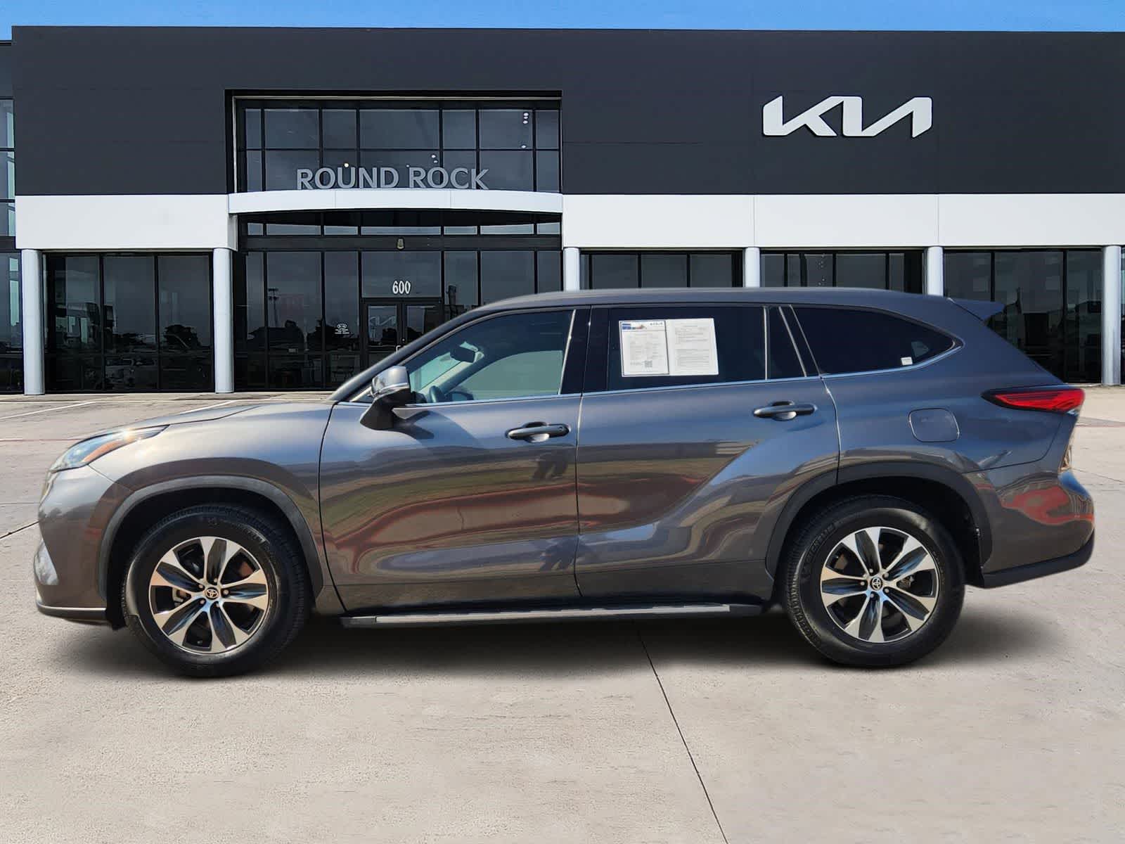Thumbnail: 2022 Toyota Highlander - 4