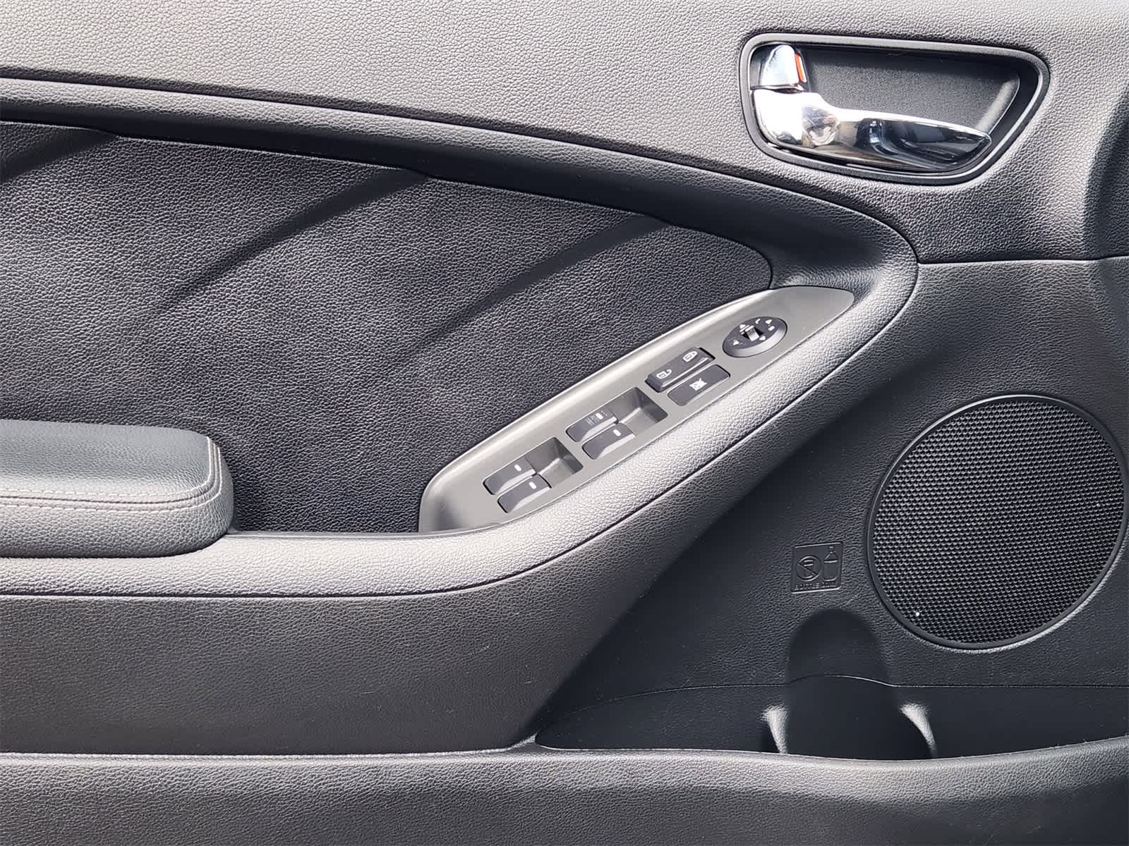 Thumbnail: 2017 Kia Forte - 21