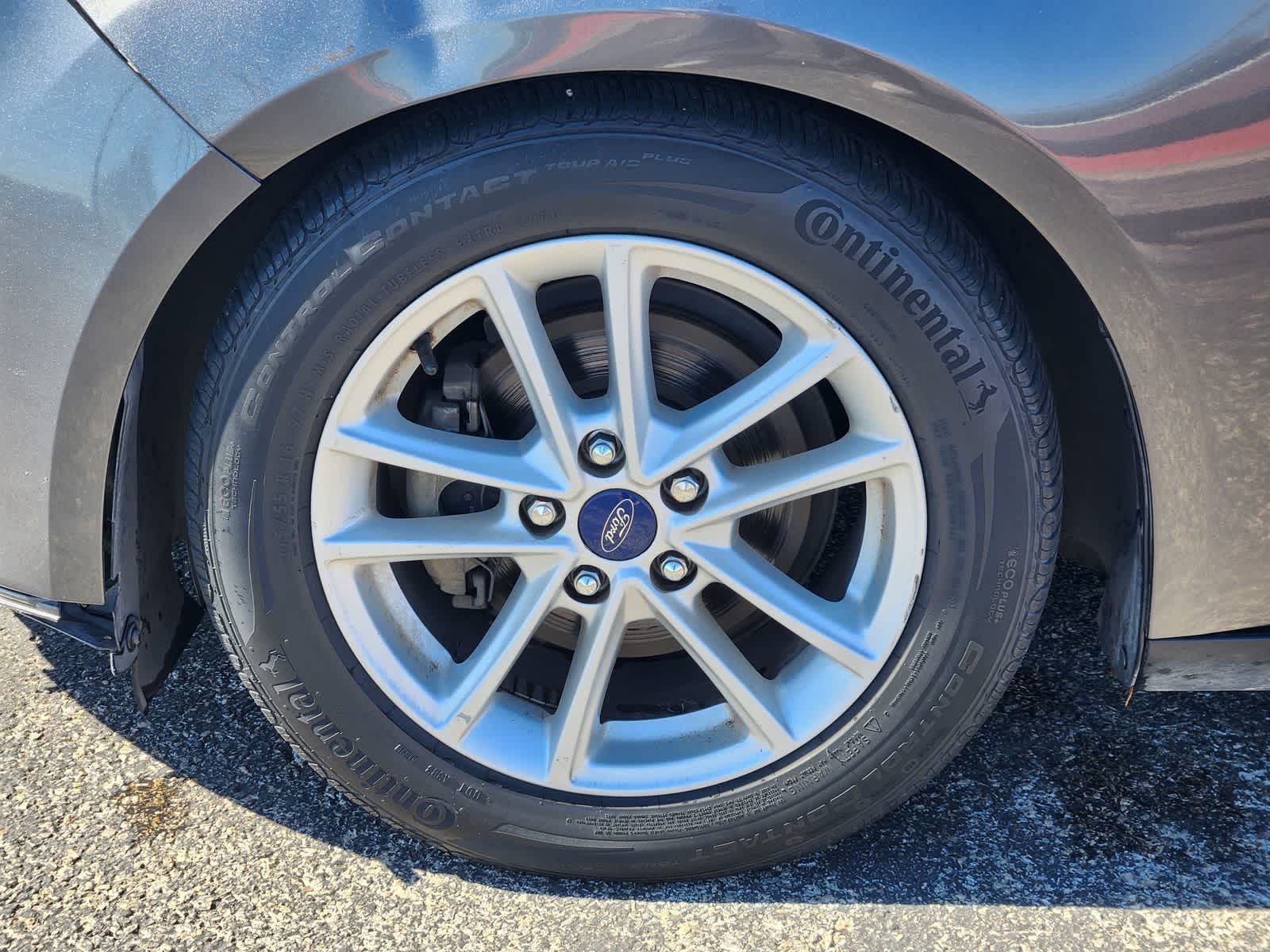 Thumbnail: 2015 Ford Focus - 9