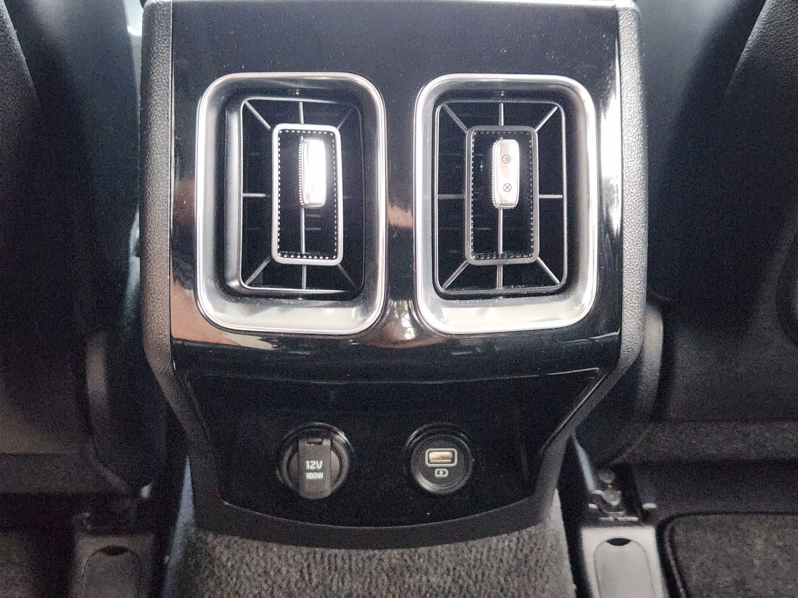 Thumbnail: 2023 Kia Sorento - 31