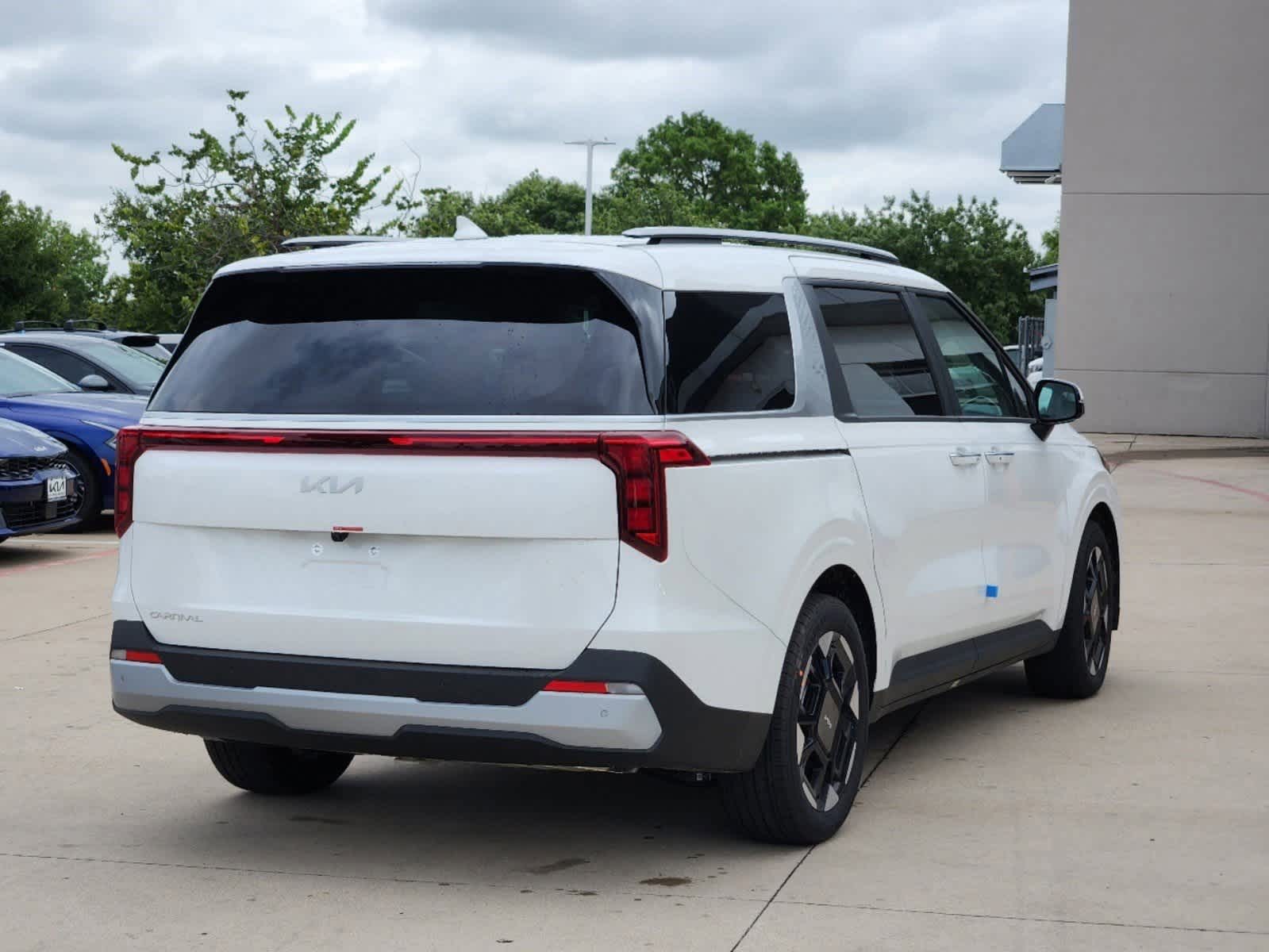 2026 Kia Carnival EX photo 4