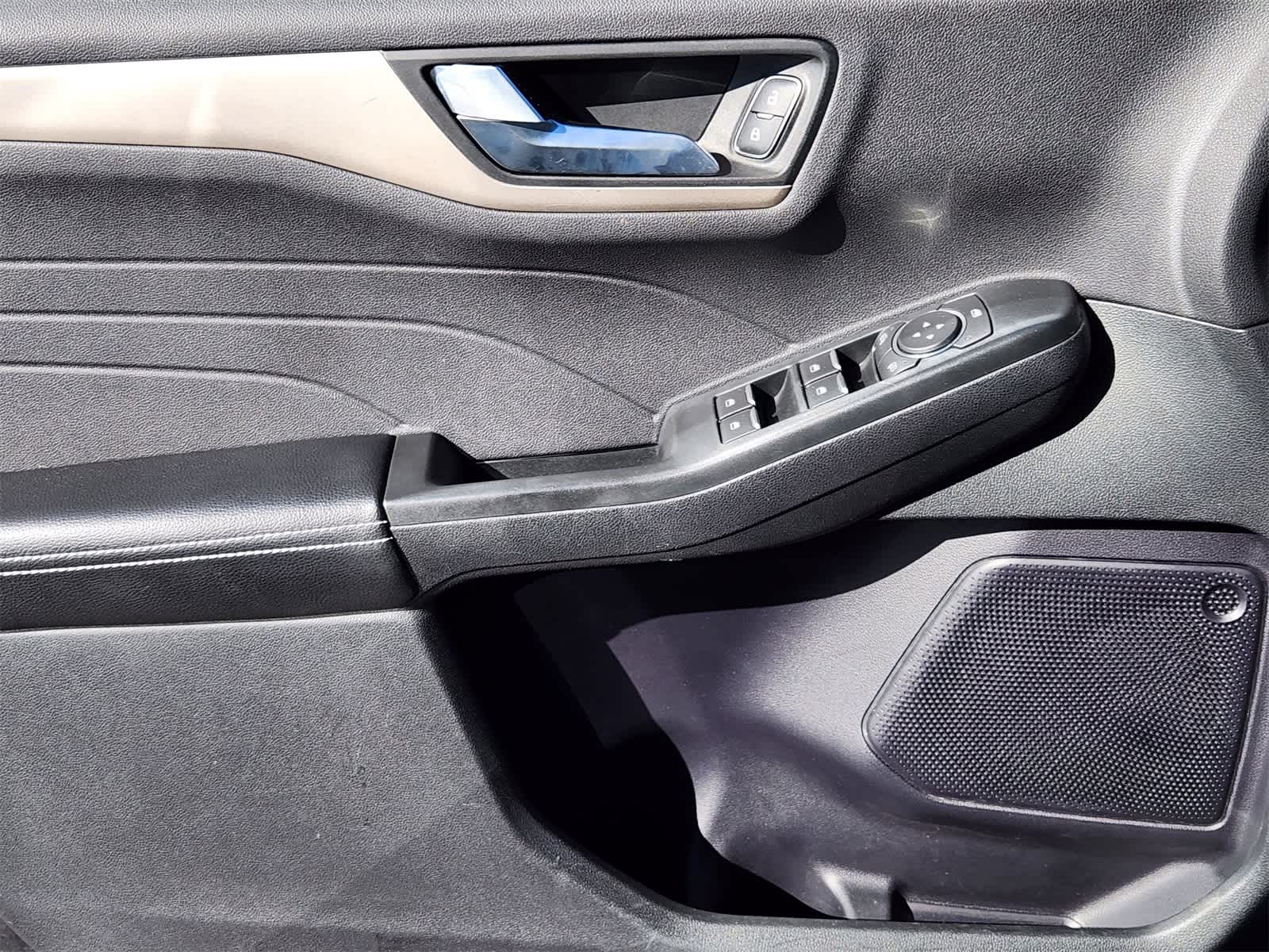 Thumbnail: 2022 Ford Escape - 22