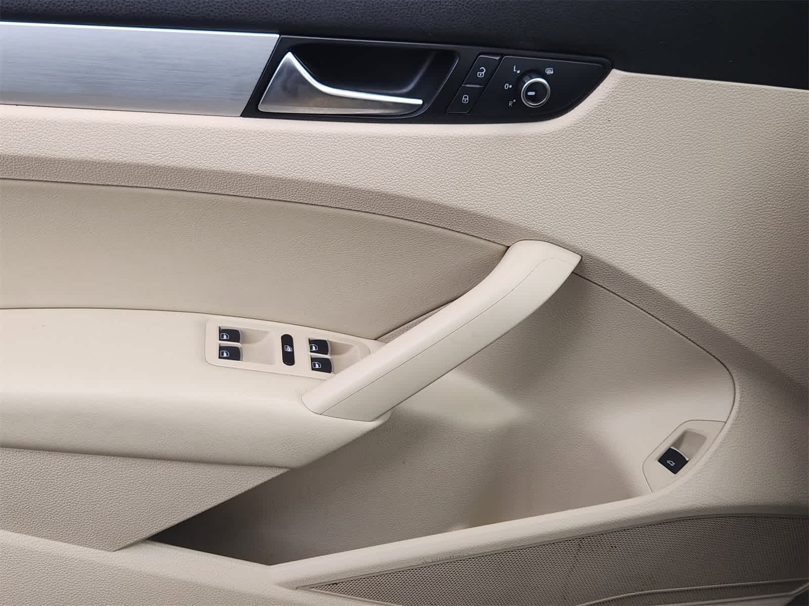 Thumbnail: 2013 Volkswagen Passat - 20