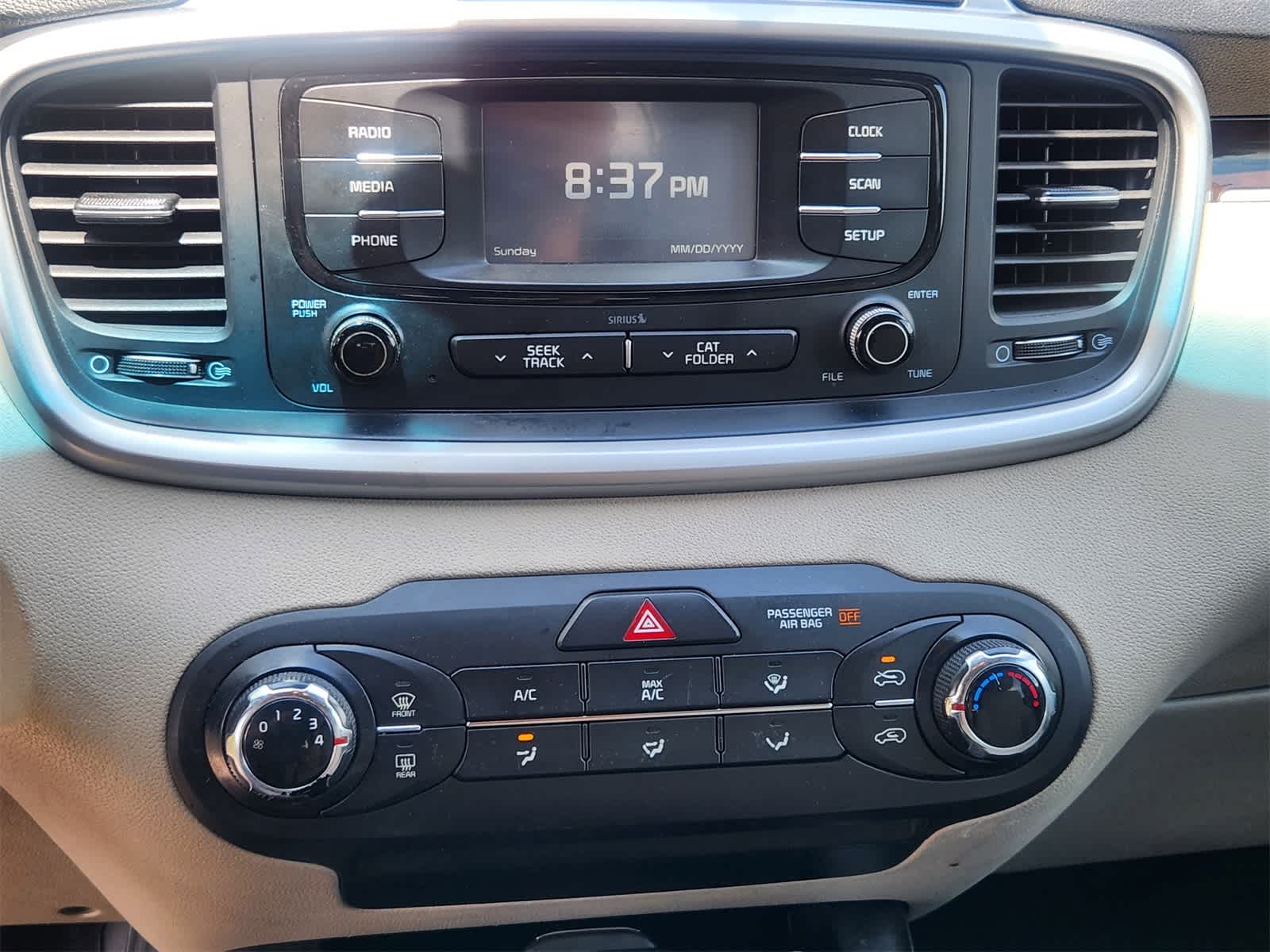 Thumbnail: 2016 Kia Sorento - 16