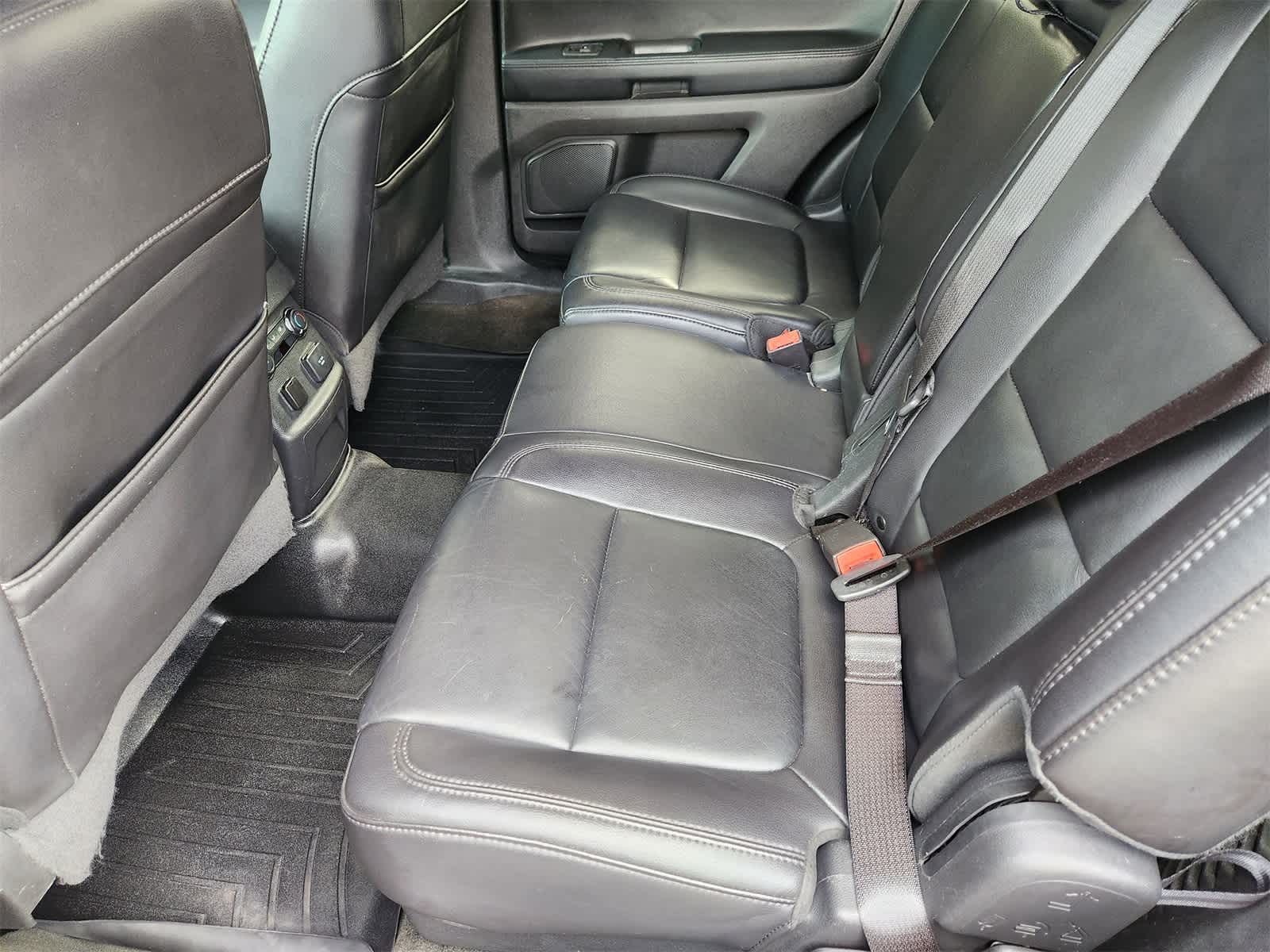 Thumbnail: 2013 Ford Explorer - 28