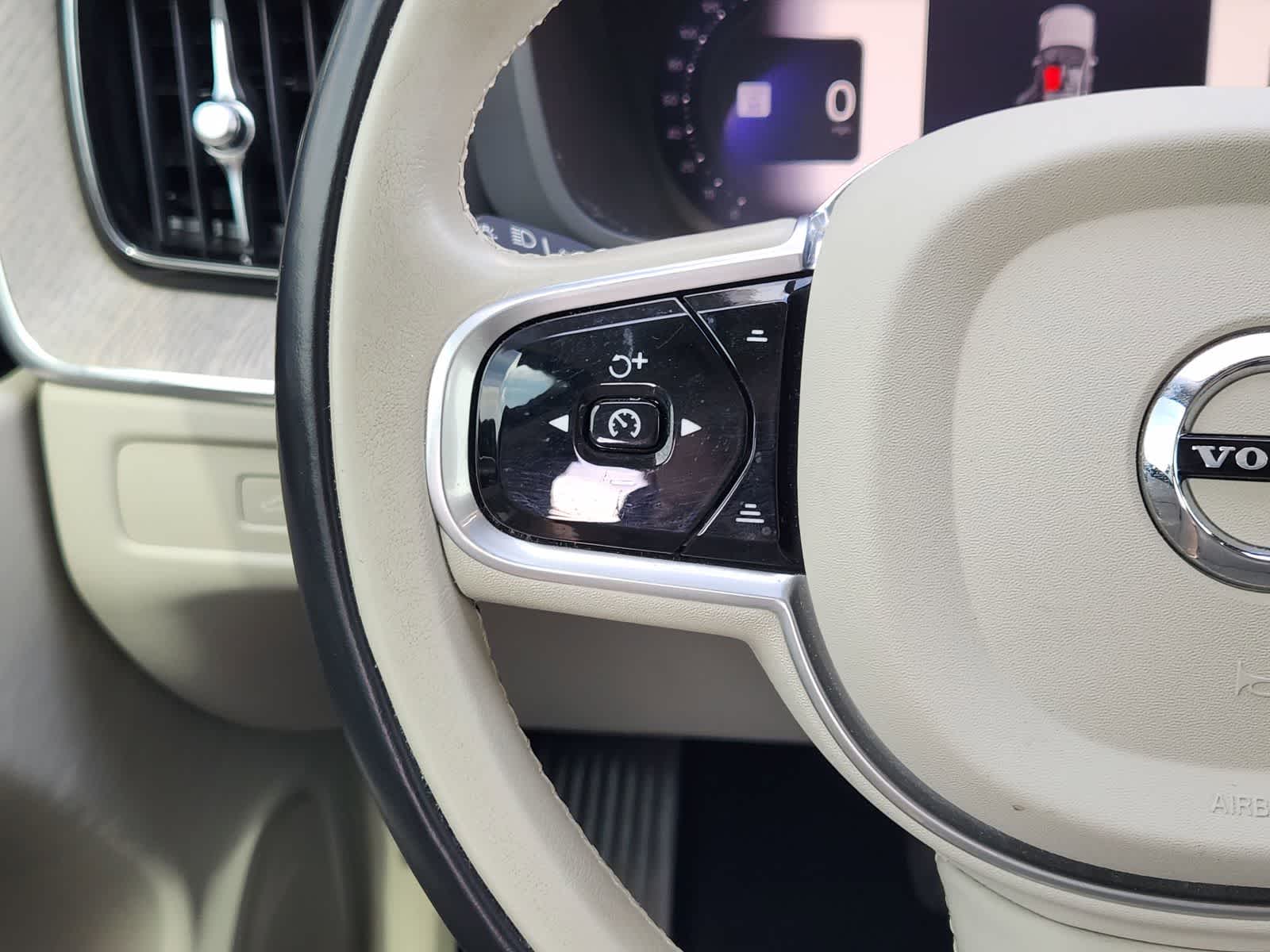 Thumbnail: 2023 Volvo XC60 - 26