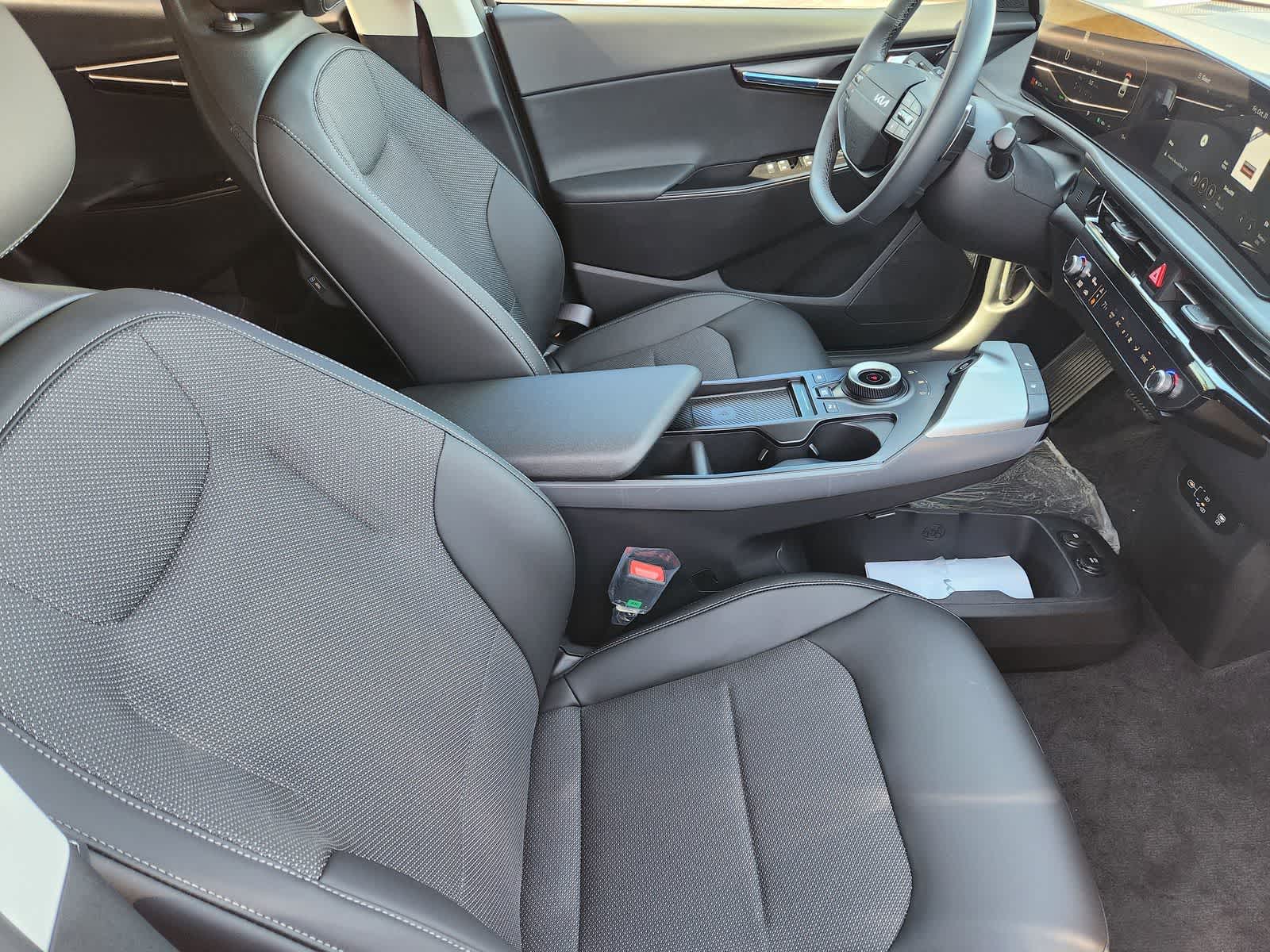 Thumbnail: 2025 Kia EV6 - 12