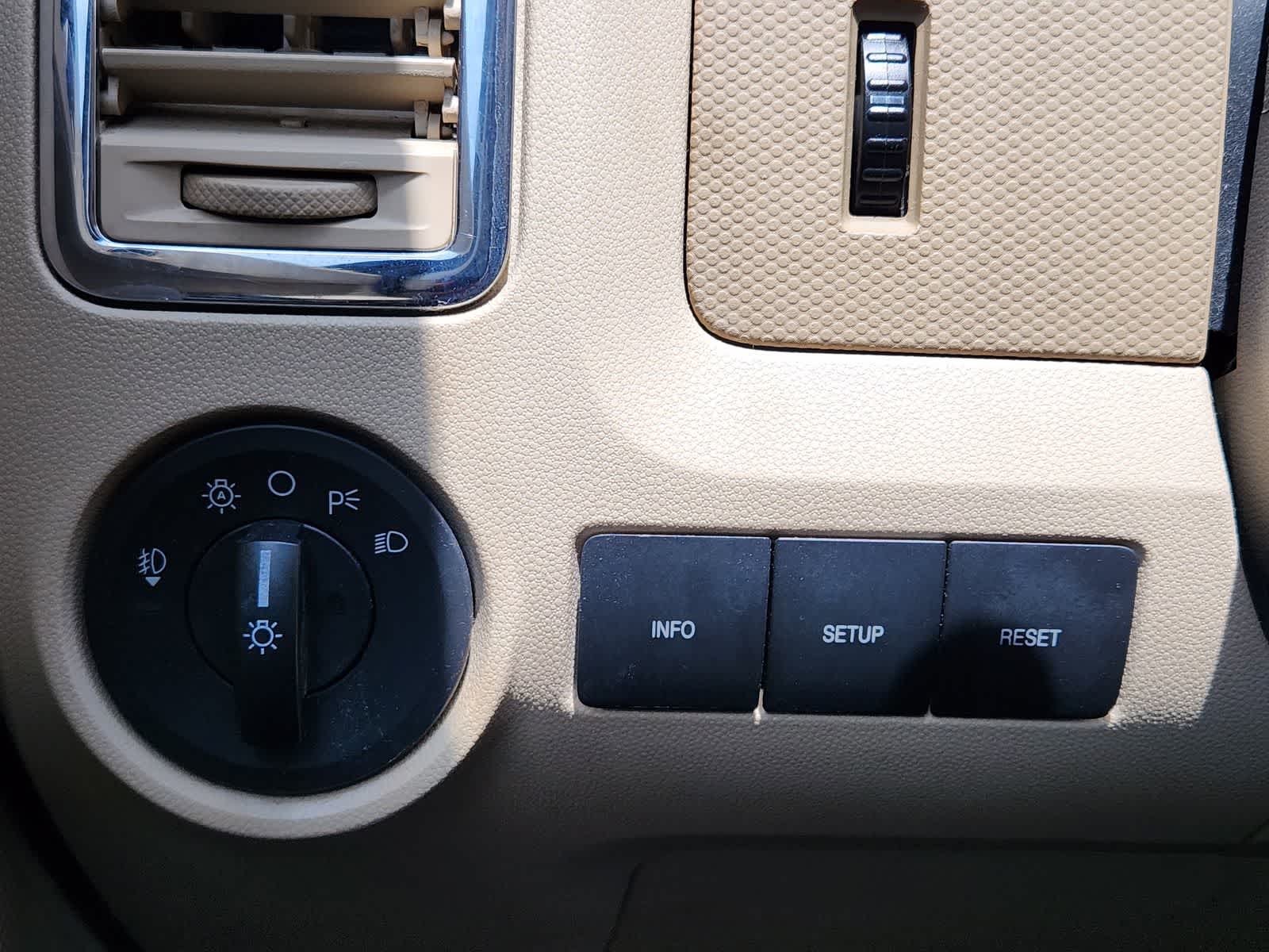 Thumbnail: 2011 Ford Escape - 19