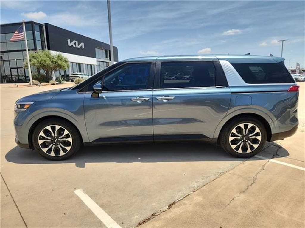 Used 2022 KIA Carnival EX Passenger Van