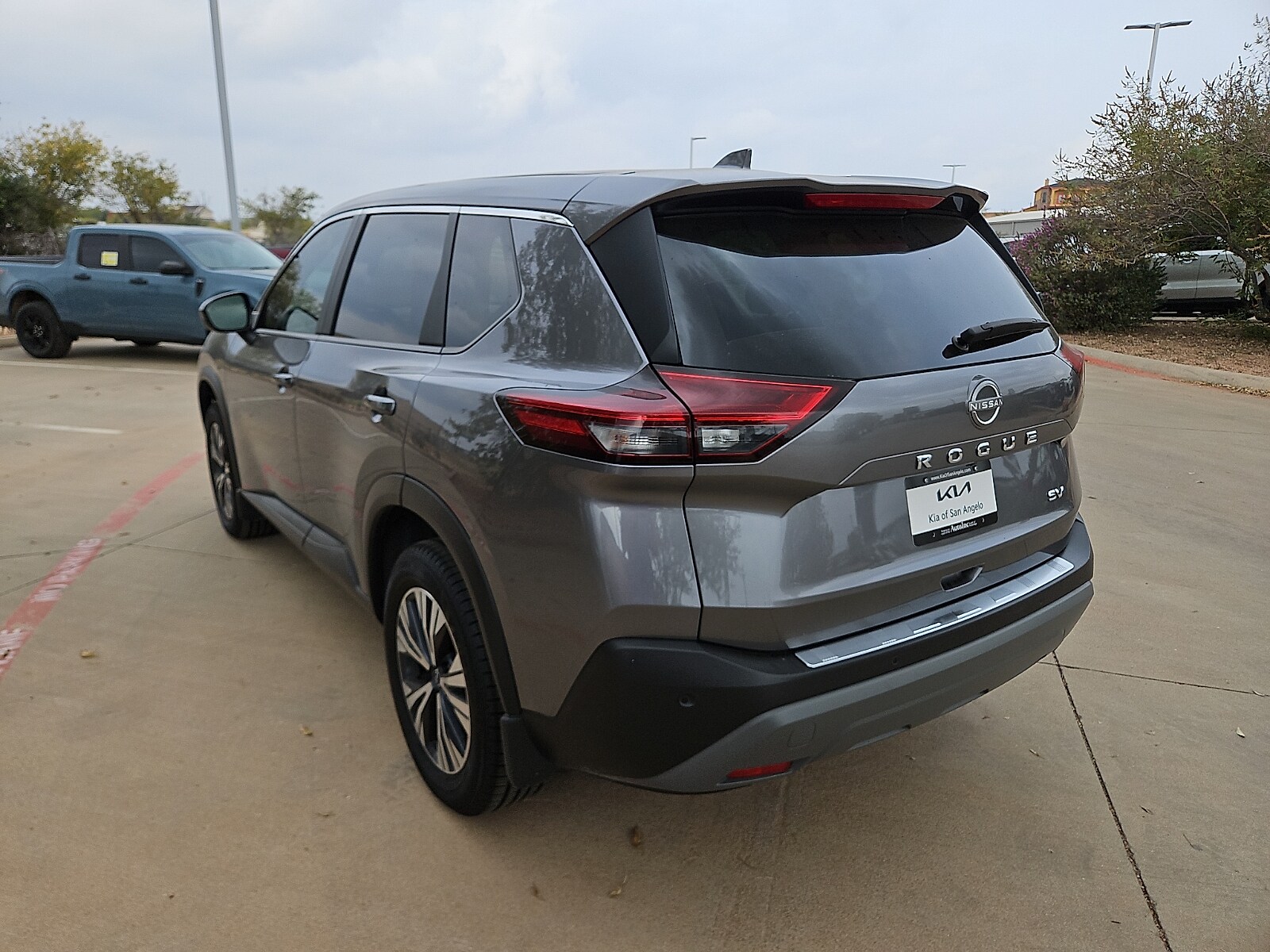 2023 Nissan Rogue SV photo 3