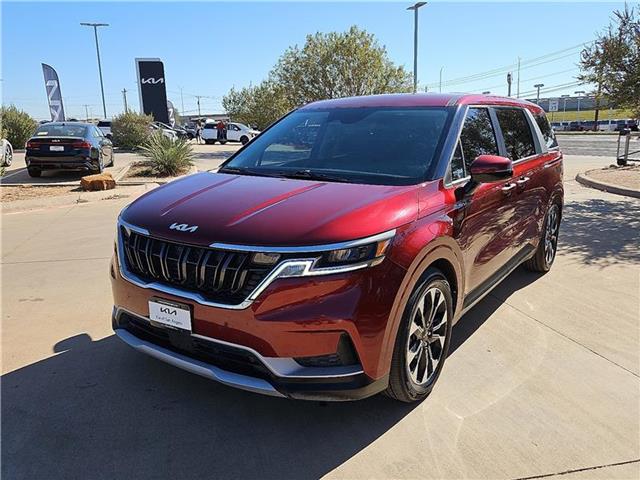 2023 Kia Carnival EX's photo