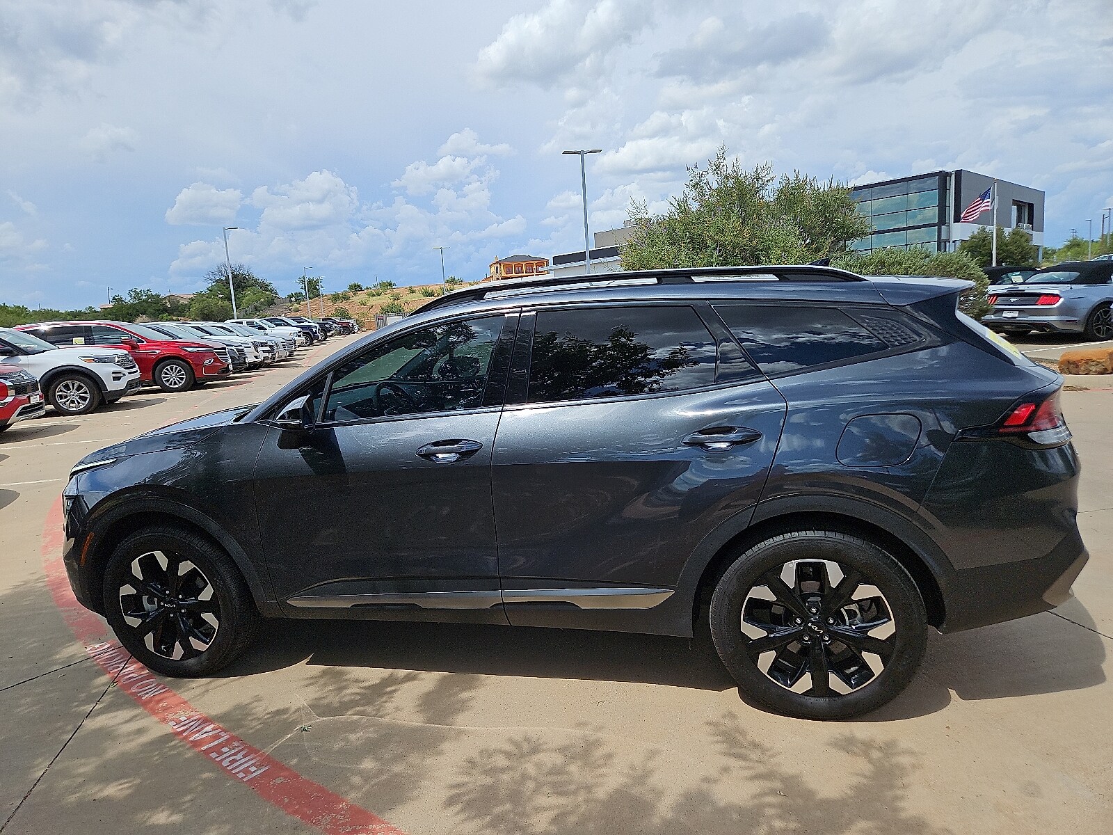 2024 Kia Sportage X-Line photo 2