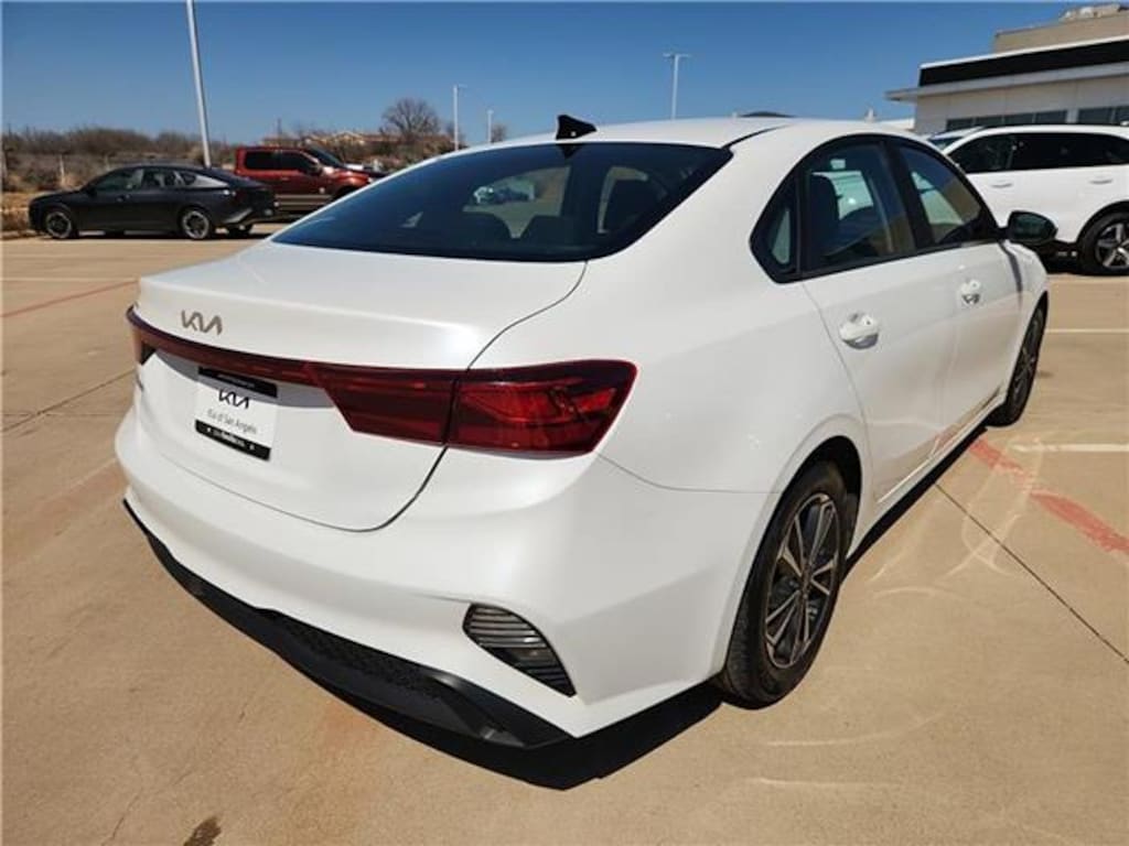 Used 2024 KIA Forte LXS (IVT) Sedan